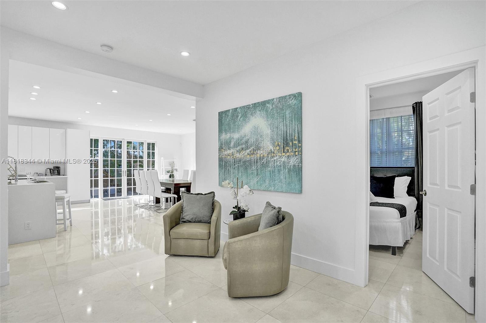 HOLLYWOOD LAKES SECTION - Residential