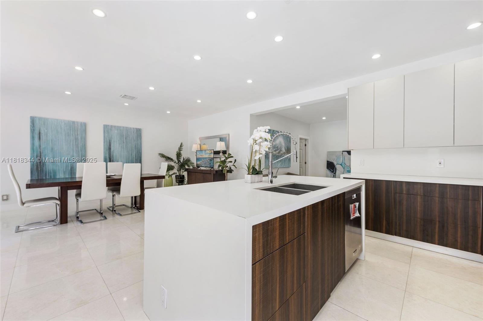 HOLLYWOOD LAKES SECTION - Residential