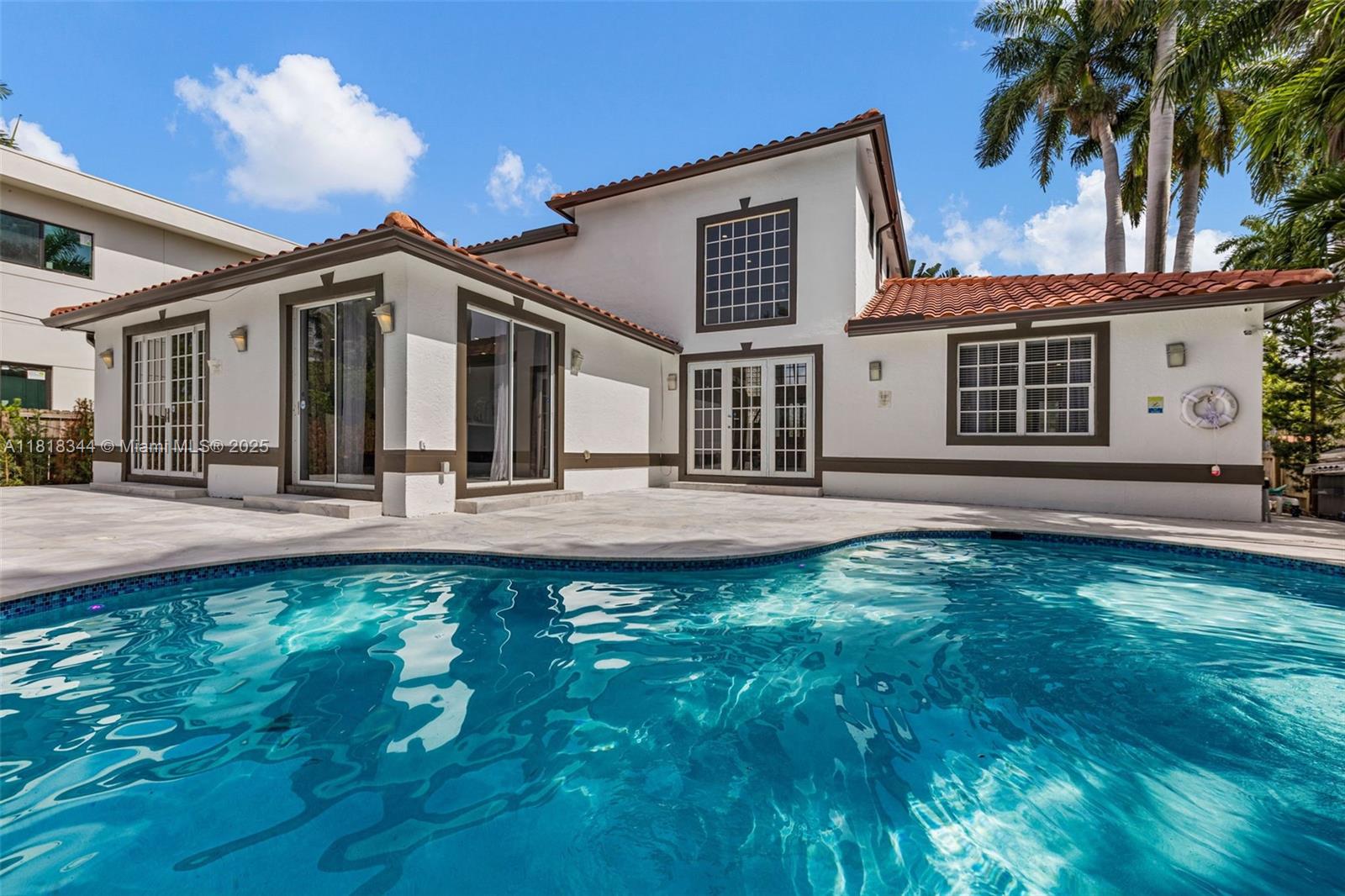 HOLLYWOOD LAKES SECTION - Residential