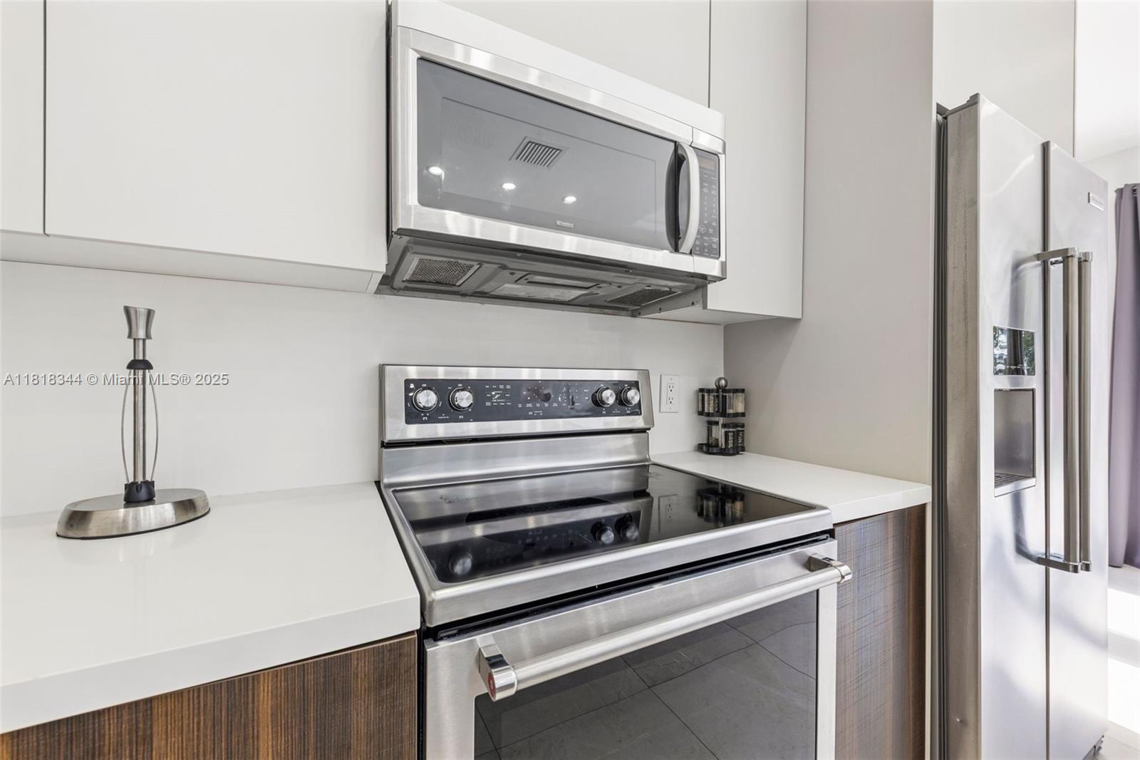 HOLLYWOOD LAKES SECTION - Residential