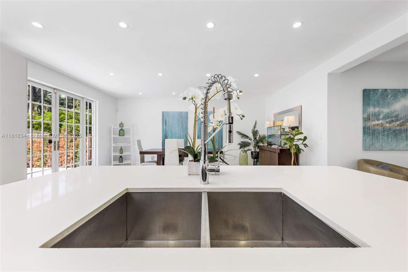 HOLLYWOOD LAKES SECTION - Residential