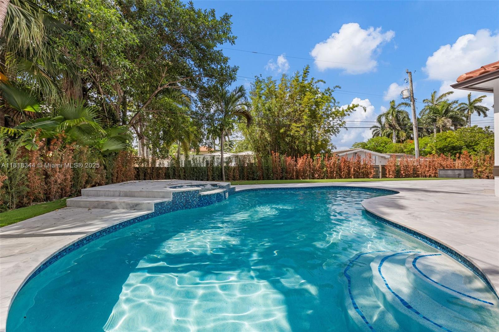 HOLLYWOOD LAKES SECTION - Residential