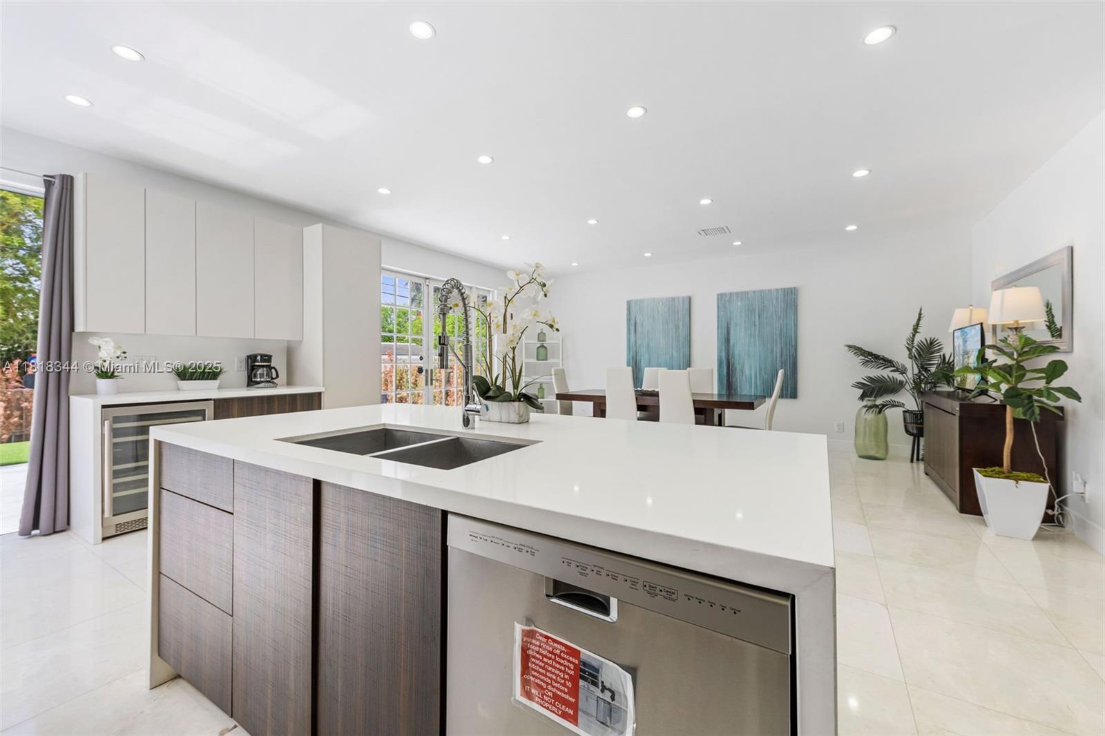 HOLLYWOOD LAKES SECTION - Residential