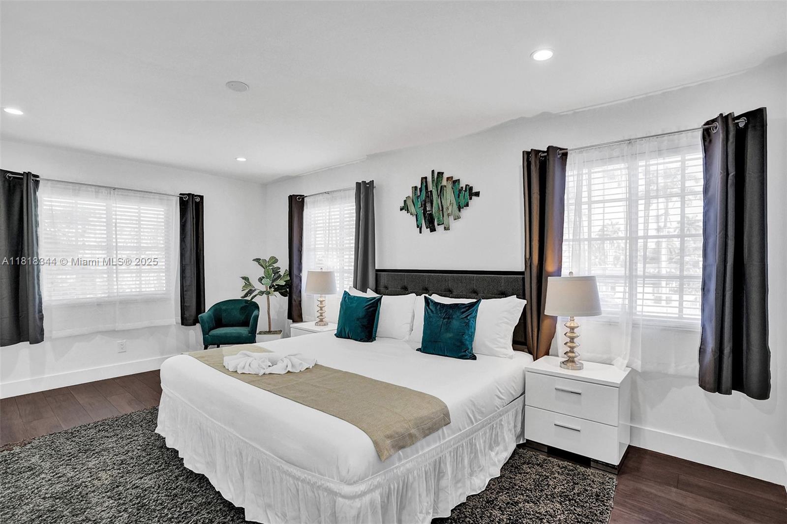 HOLLYWOOD LAKES SECTION - Residential