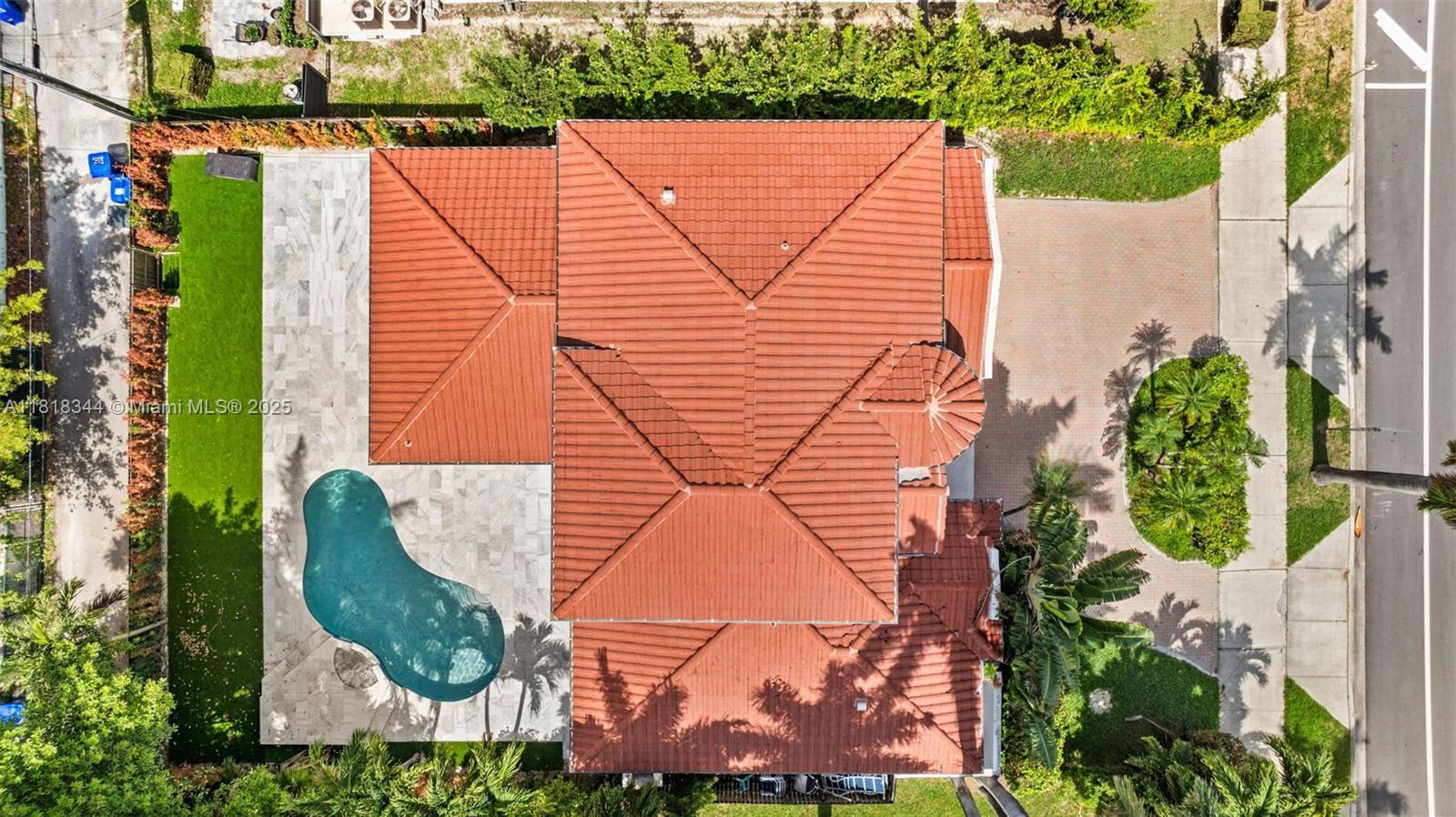 HOLLYWOOD LAKES SECTION - Residential