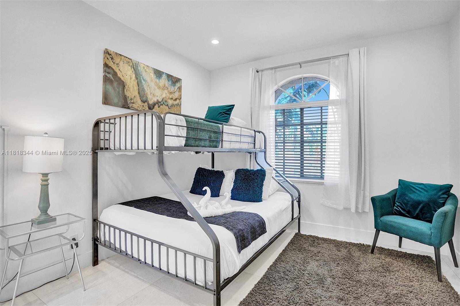 HOLLYWOOD LAKES SECTION - Residential