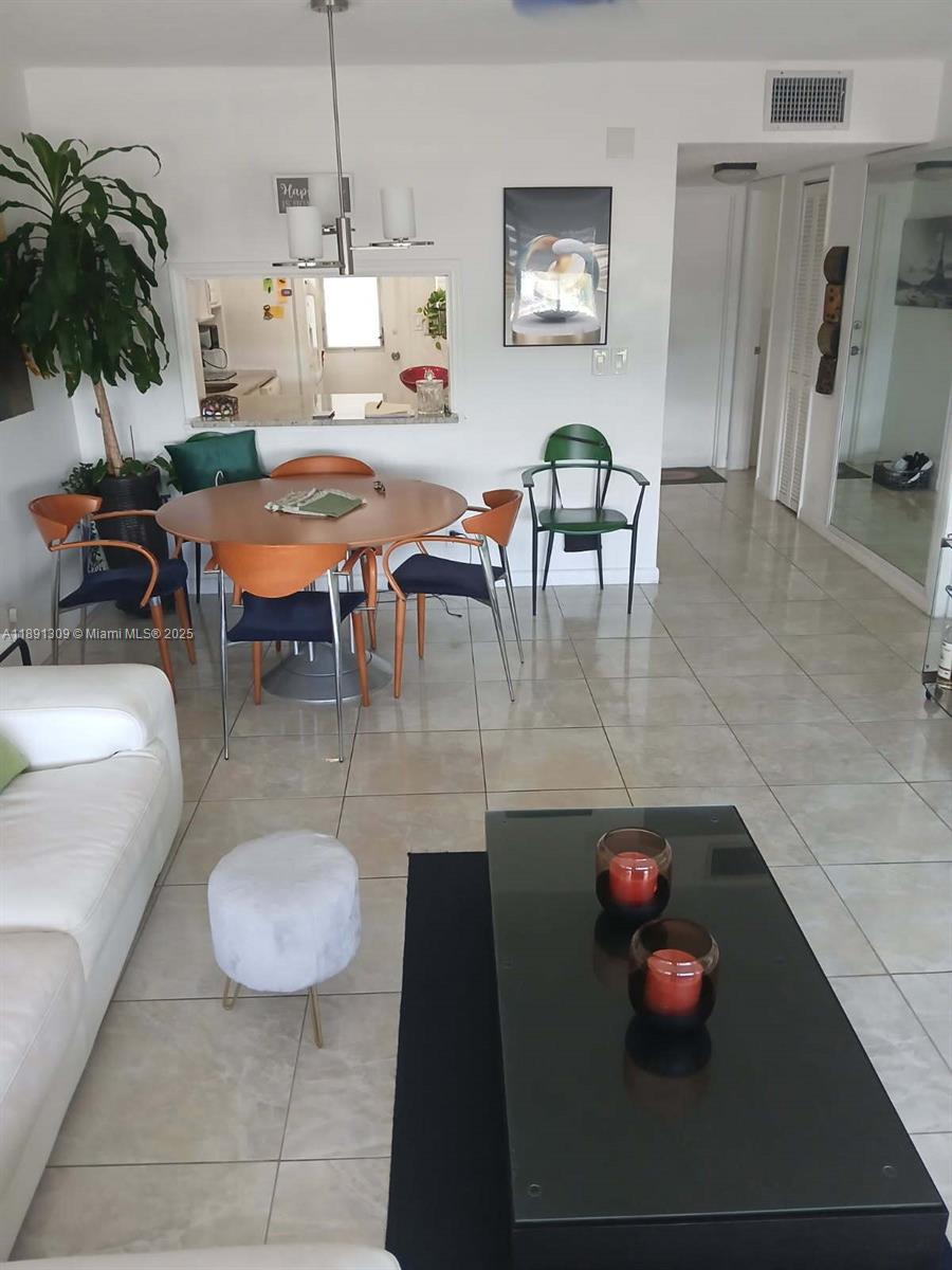 SECOND GULFSTREAM GARDEN - Residential