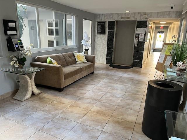 SECOND GULFSTREAM GARDEN - Residential