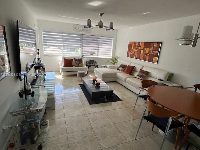 SECOND GULFSTREAM GARDEN - Residential