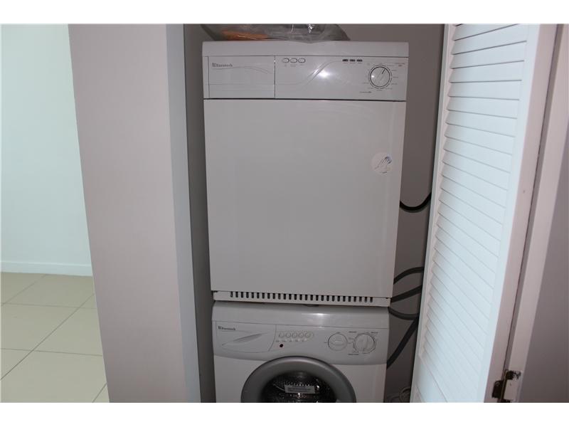 MET 1 CONDO - Residential Lease