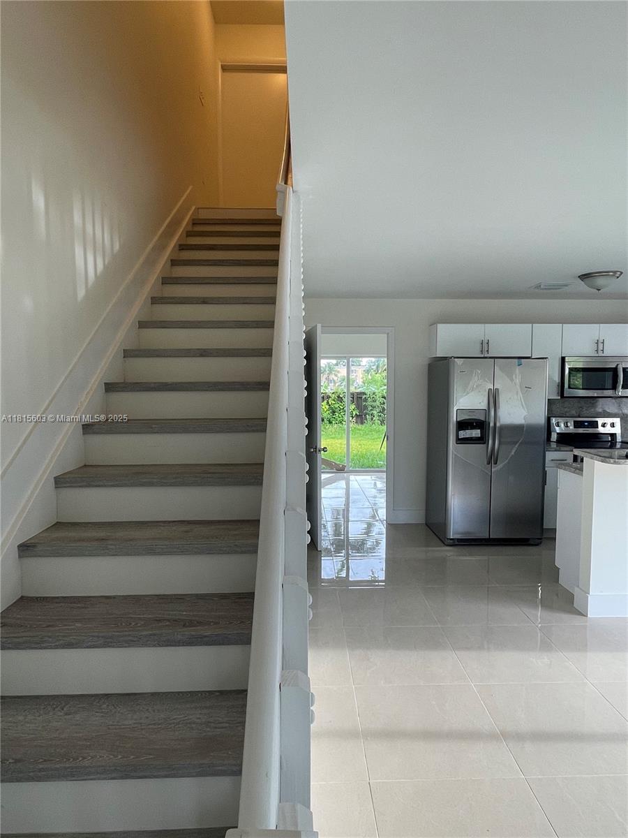 385 NW 82nd Ter 1