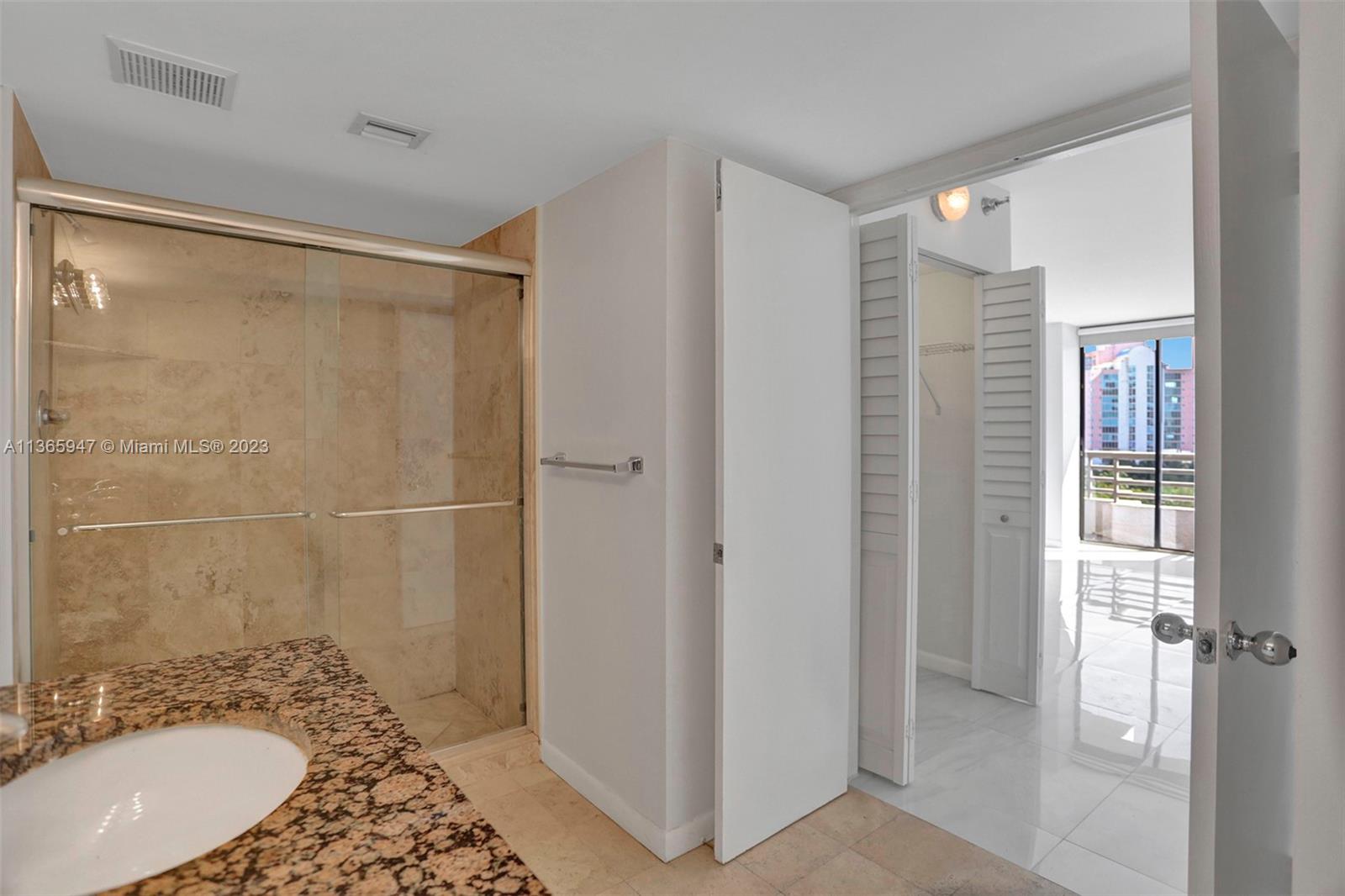 PARC CENTRAL AVENTURA SOU - Residential Lease