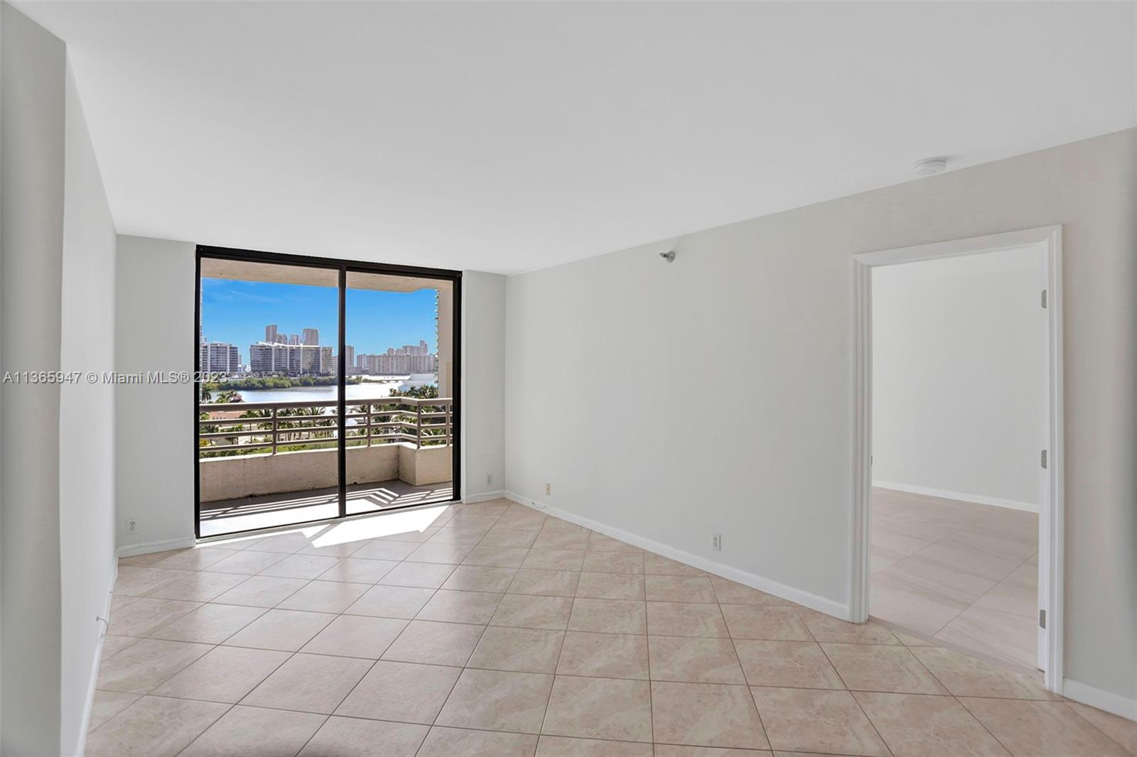 PARC CENTRAL AVENTURA SOU - Residential Lease