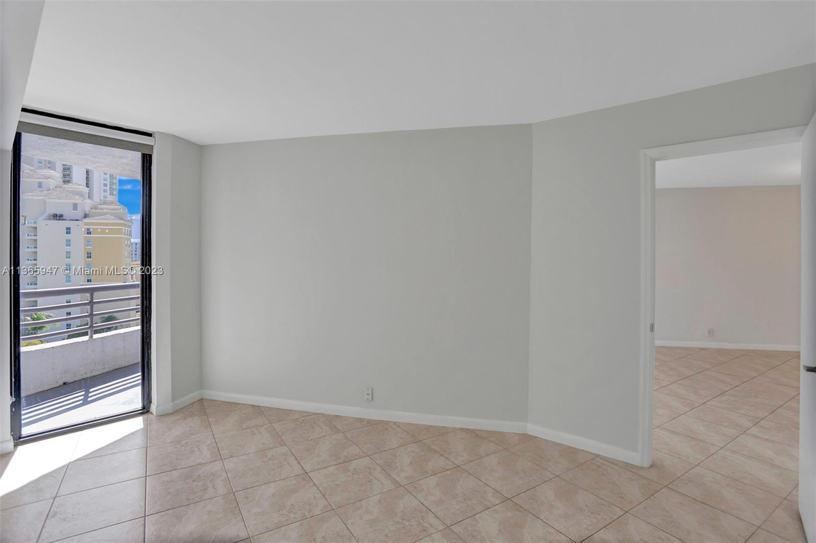 PARC CENTRAL AVENTURA SOU - Residential Lease