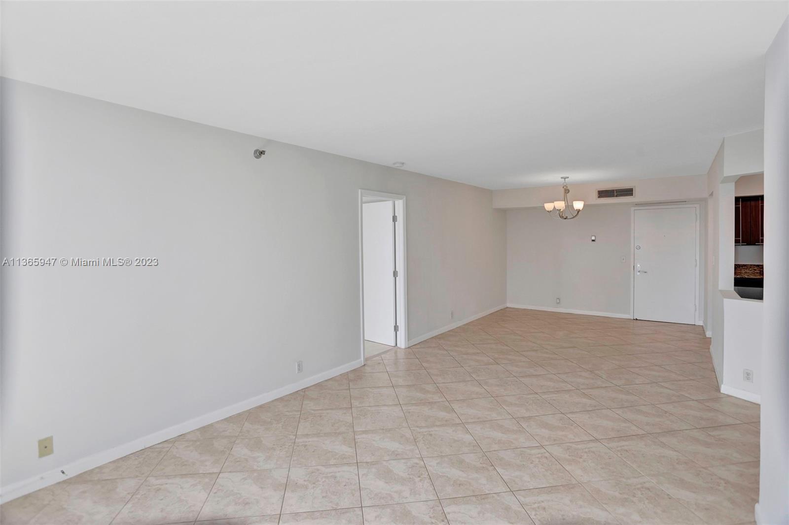 PARC CENTRAL AVENTURA SOU - Residential Lease