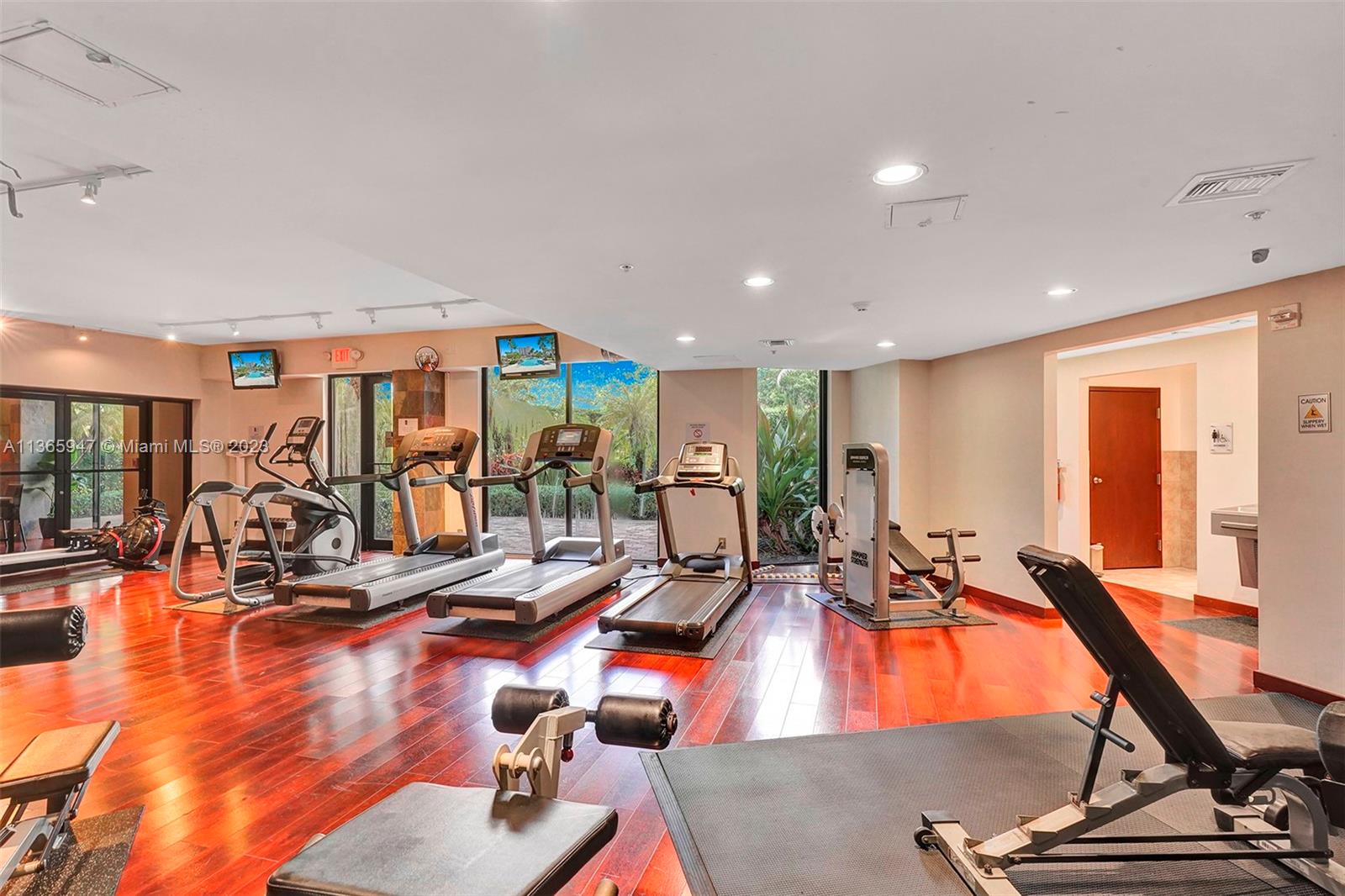 PARC CENTRAL AVENTURA SOU - Residential Lease