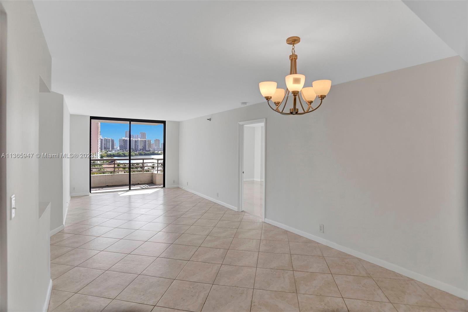 PARC CENTRAL AVENTURA SOU - Residential Lease