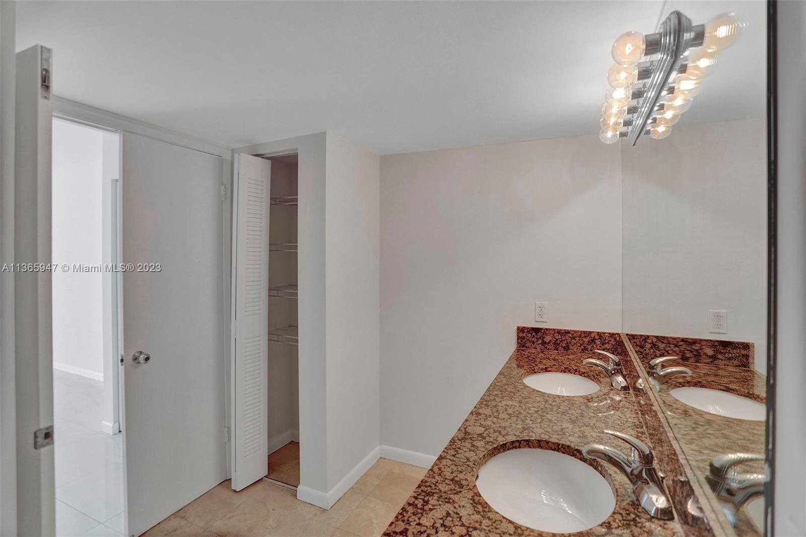 PARC CENTRAL AVENTURA SOU - Residential Lease