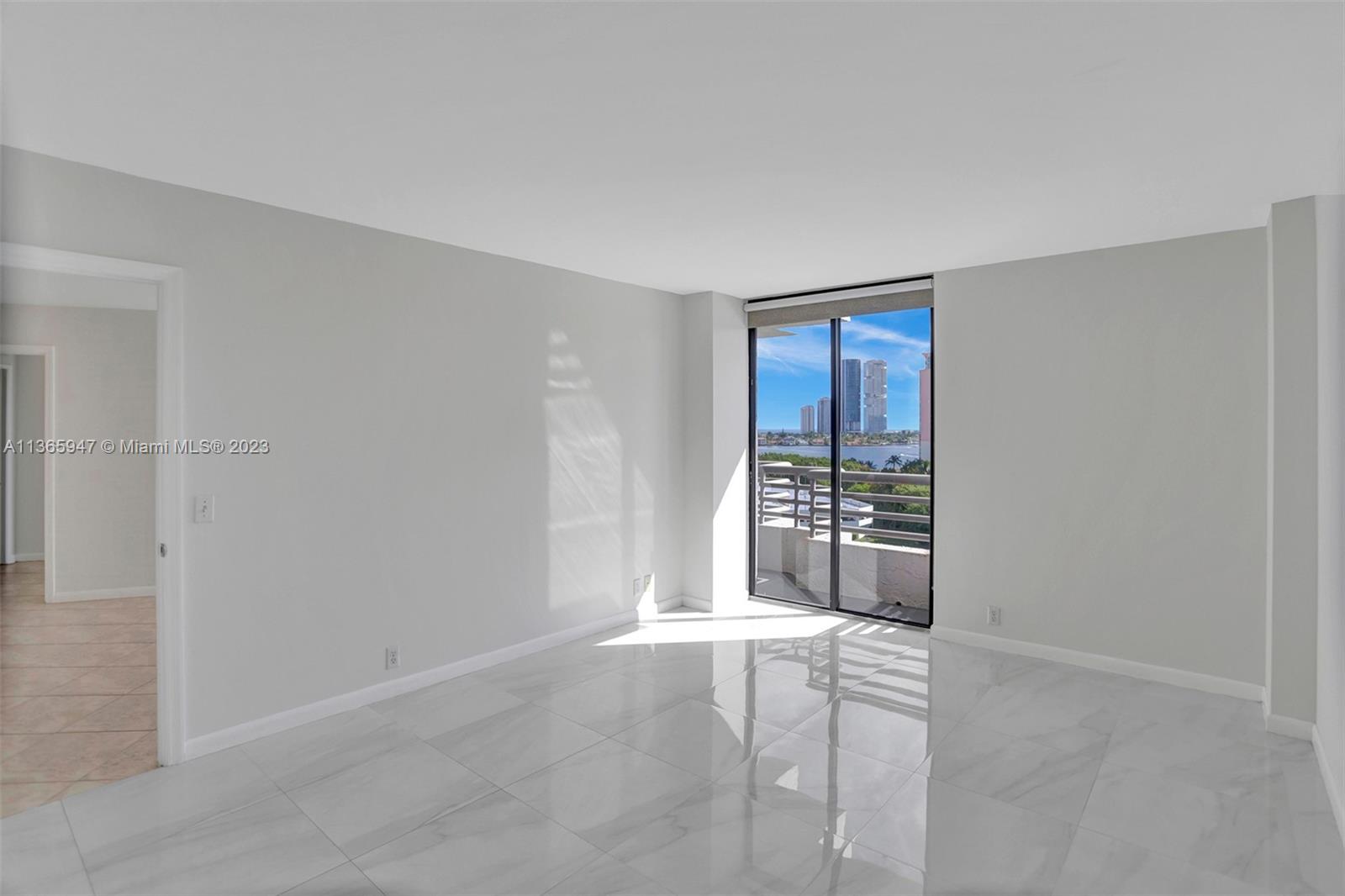 PARC CENTRAL AVENTURA SOU - Residential Lease