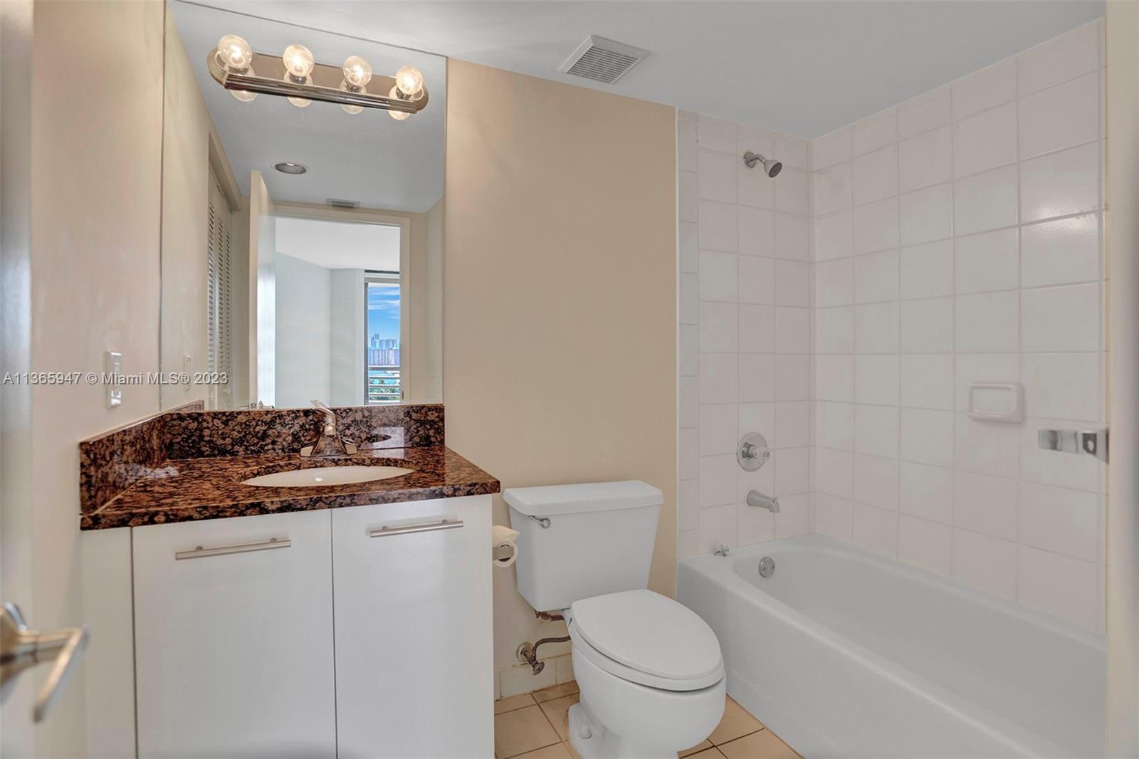 PARC CENTRAL AVENTURA SOU - Residential Lease