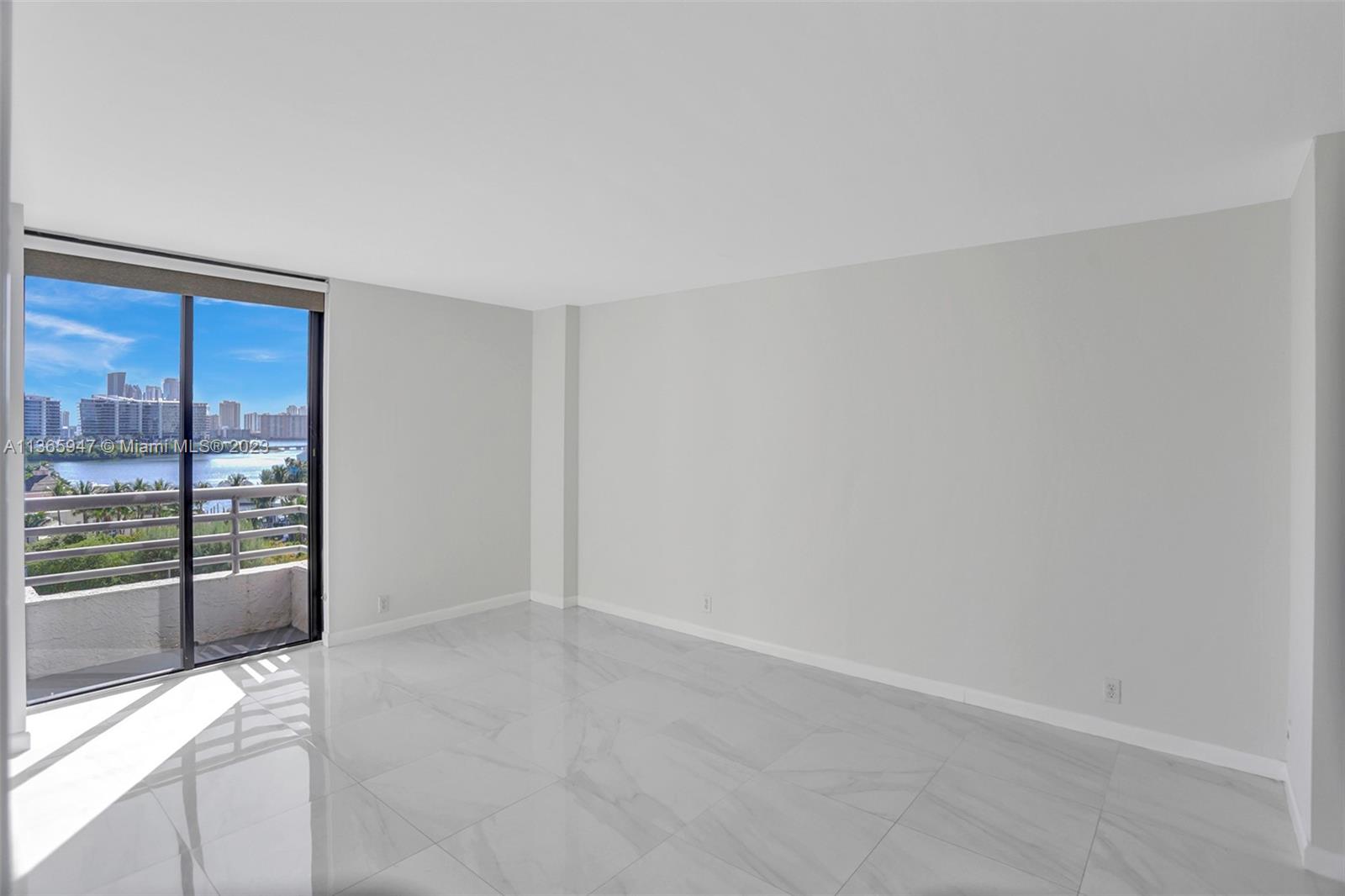 PARC CENTRAL AVENTURA SOU - Residential Lease