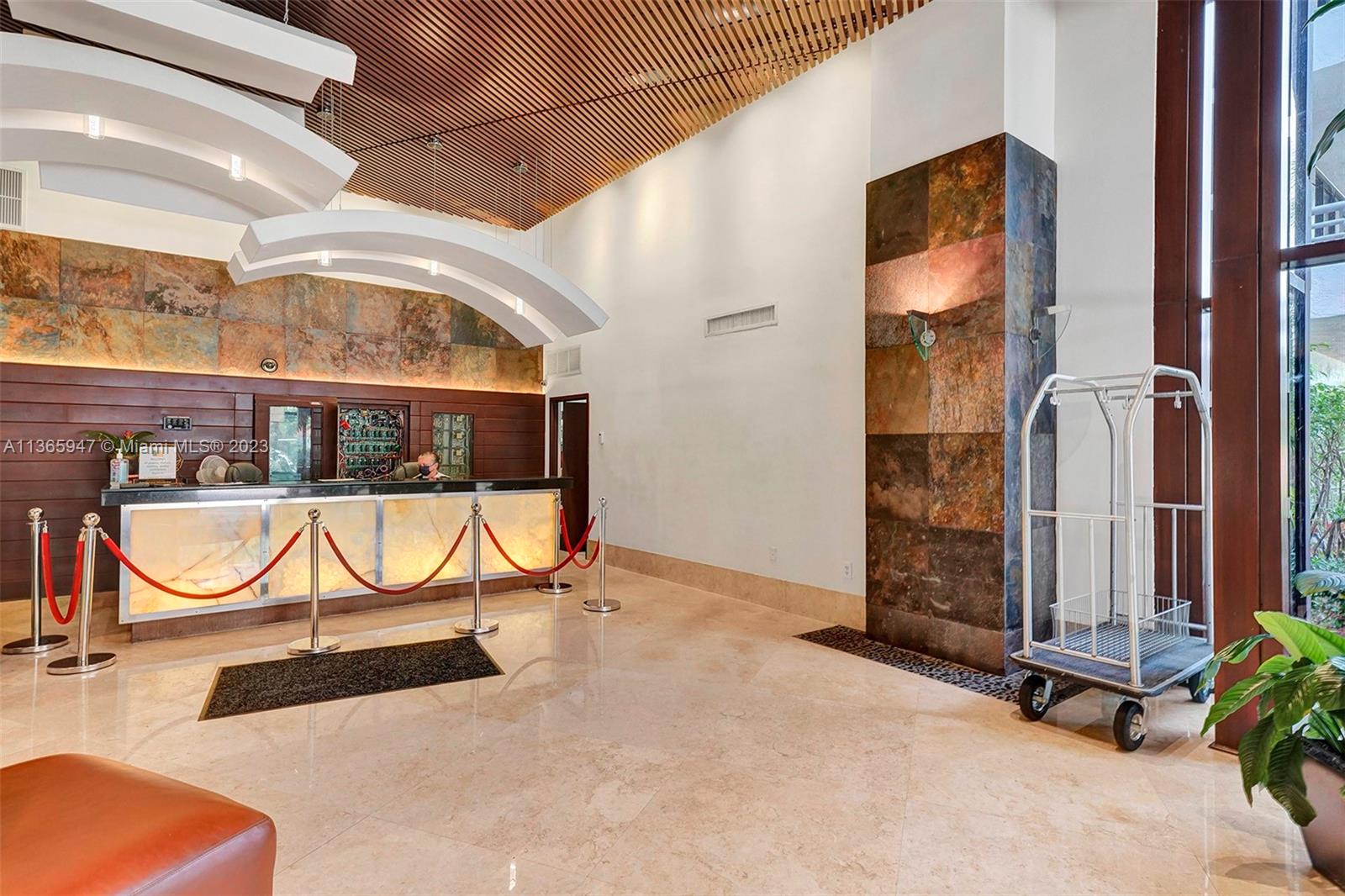 PARC CENTRAL AVENTURA SOU - Residential Lease