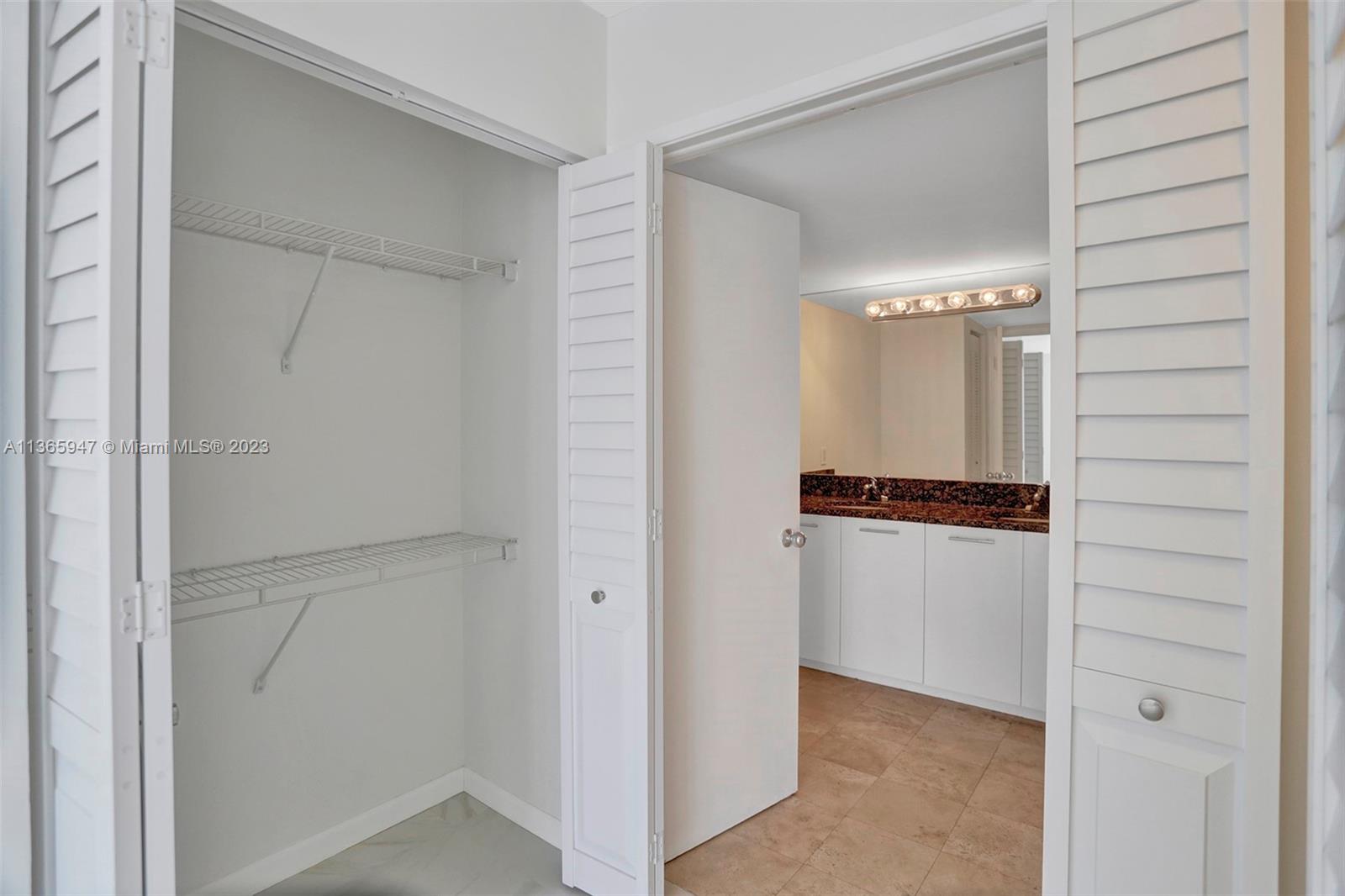 PARC CENTRAL AVENTURA SOU - Residential Lease