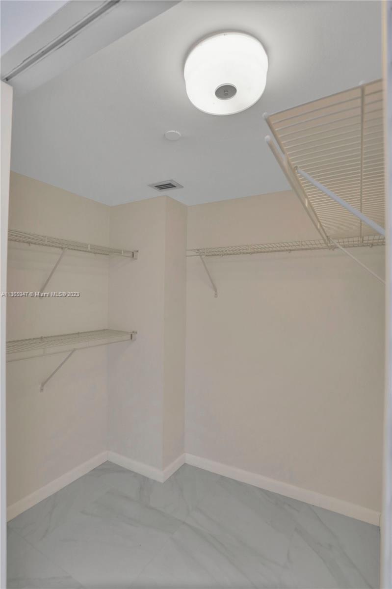 PARC CENTRAL AVENTURA SOU - Residential Lease