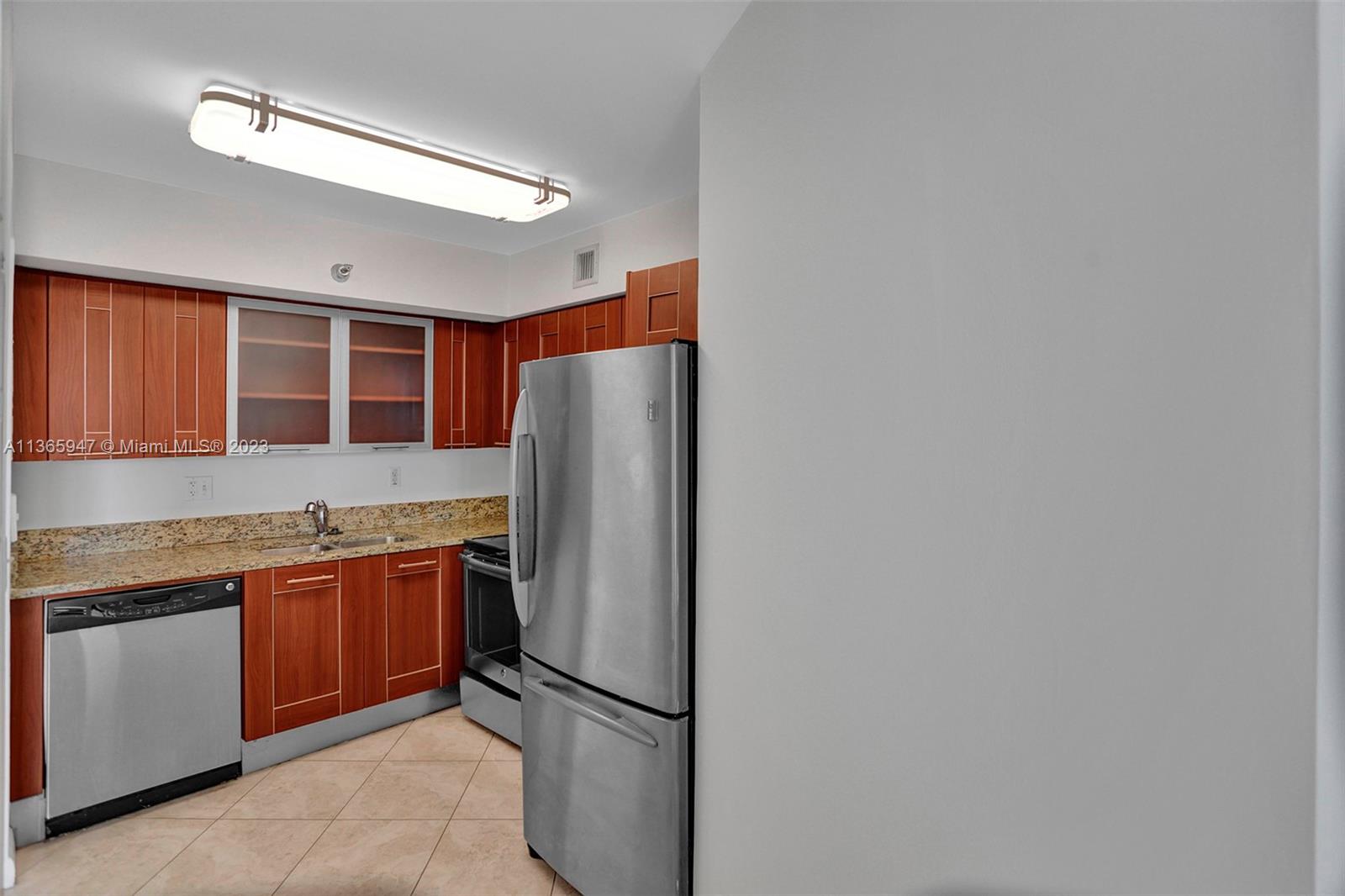 PARC CENTRAL AVENTURA SOU - Residential Lease