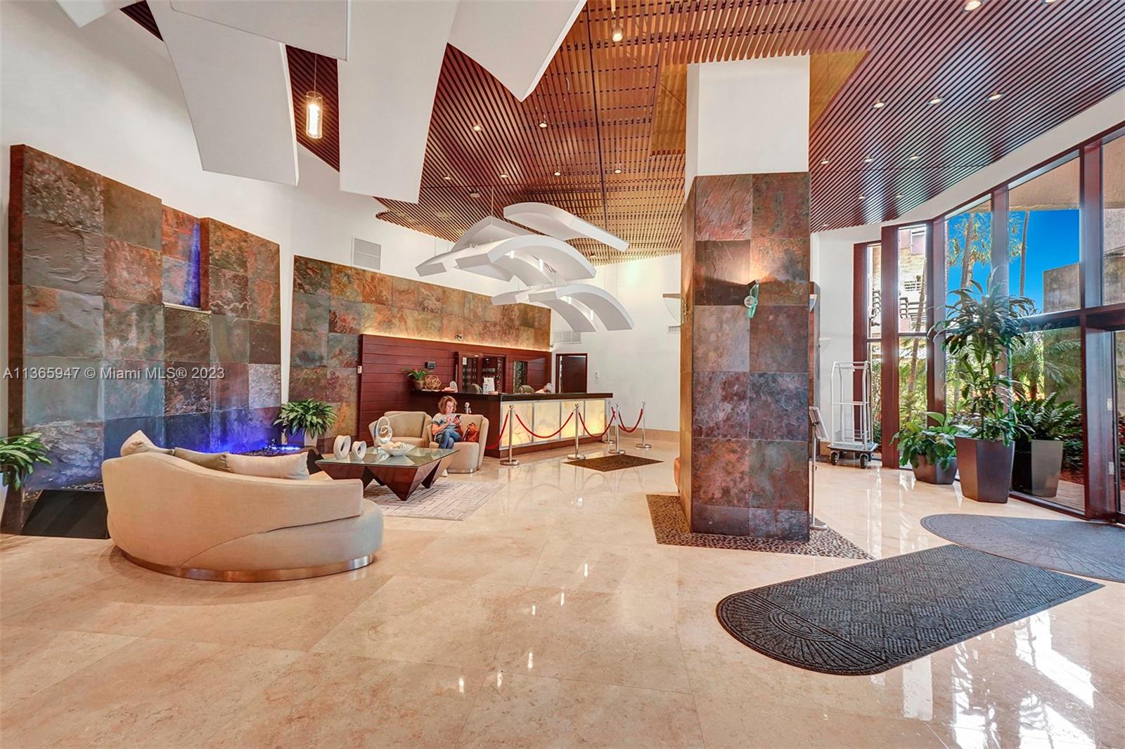 PARC CENTRAL AVENTURA SOU - Residential Lease