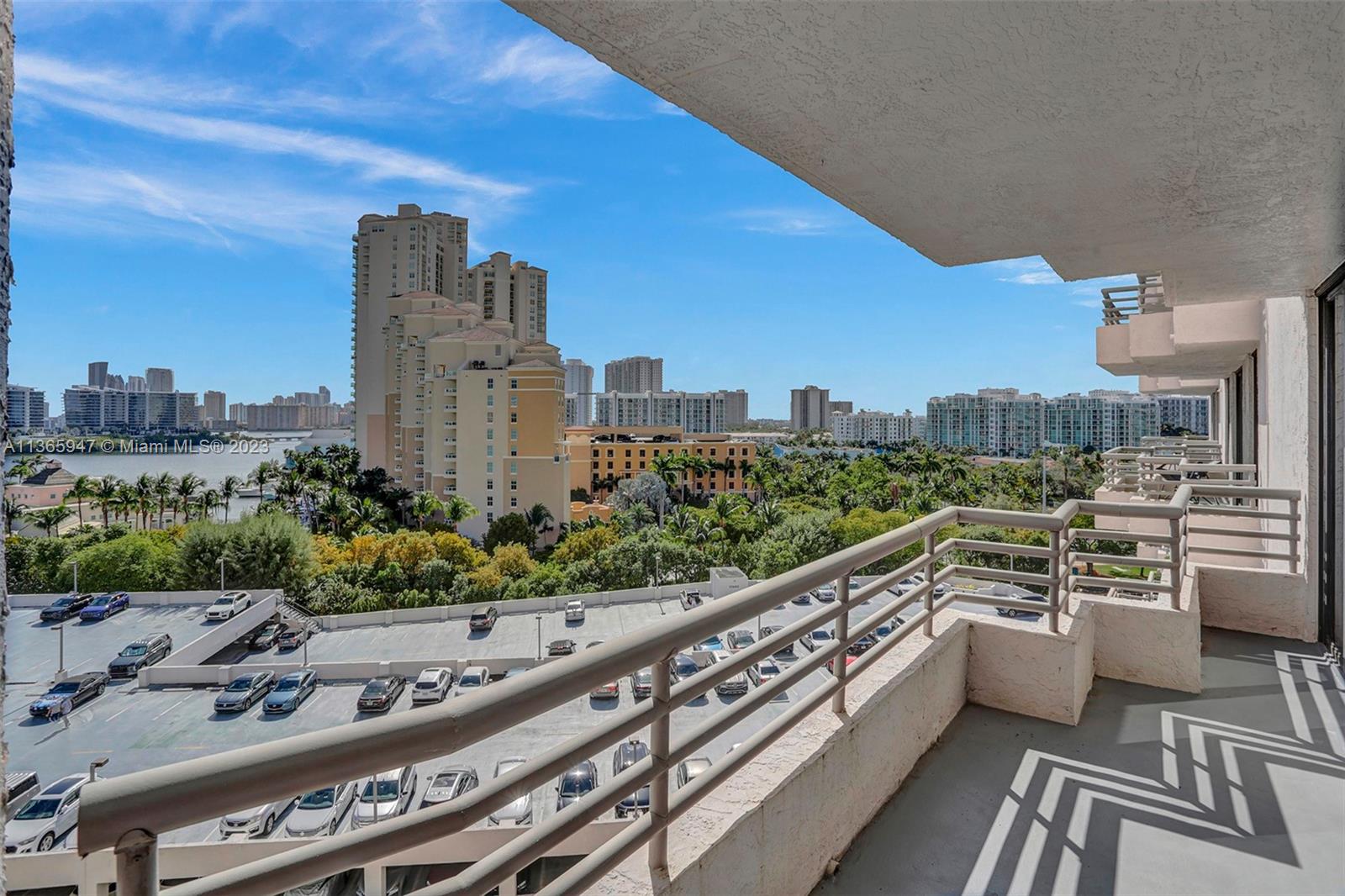 PARC CENTRAL AVENTURA SOU - Residential Lease