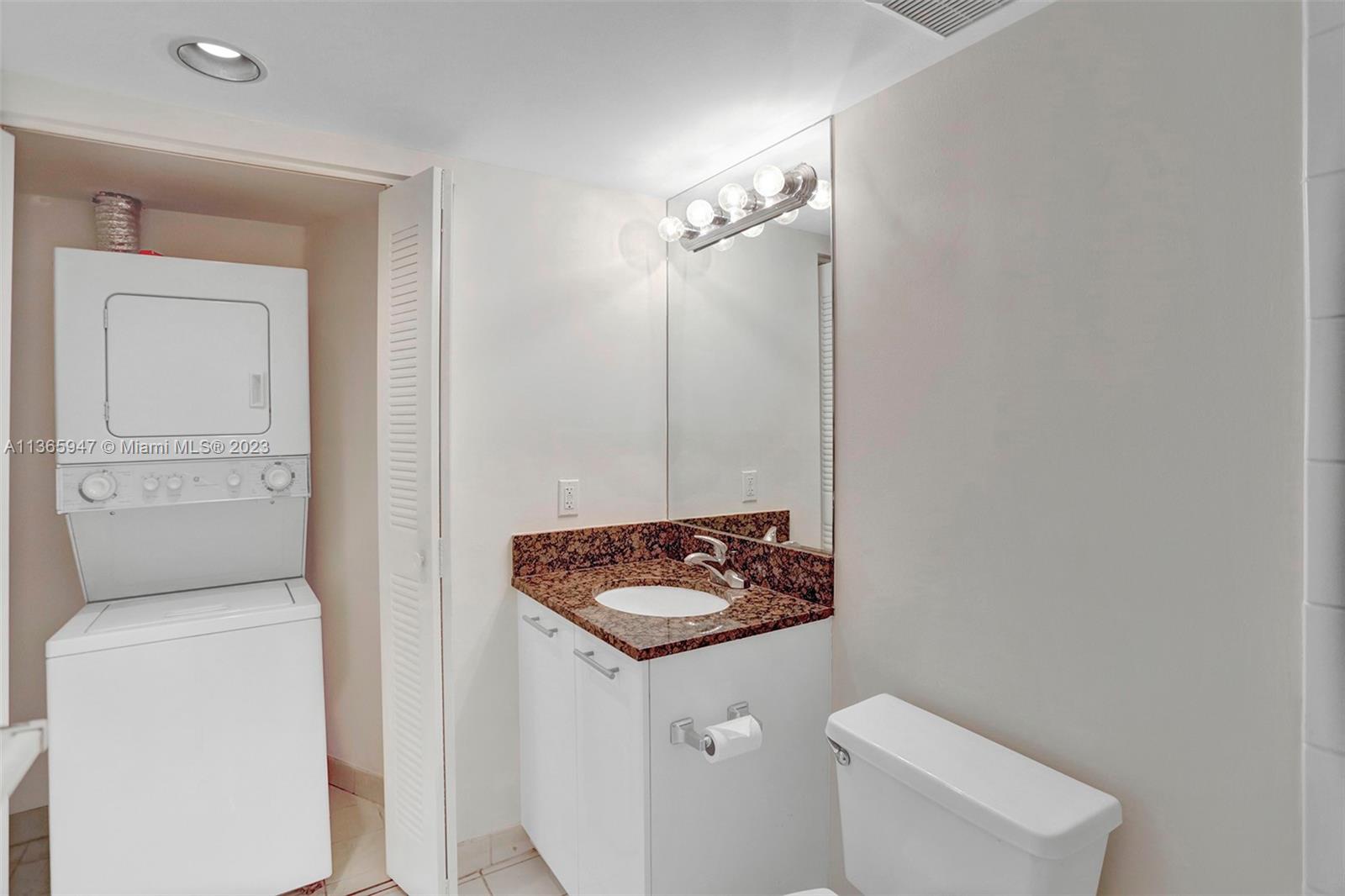 PARC CENTRAL AVENTURA SOU - Residential Lease