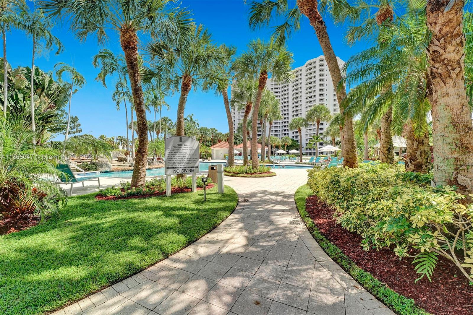 PARC CENTRAL AVENTURA SOU - Residential Lease