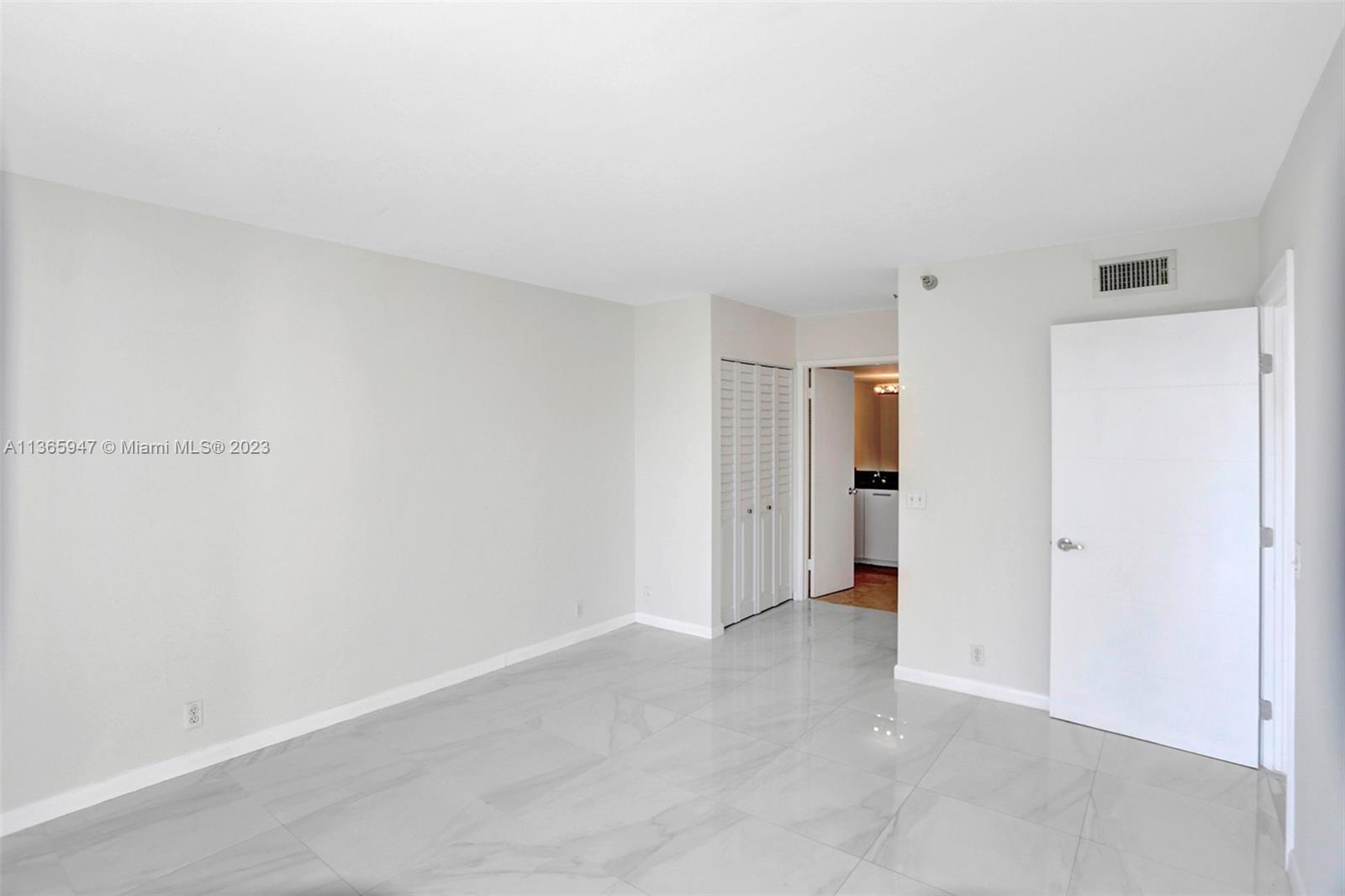 PARC CENTRAL AVENTURA SOU - Residential Lease