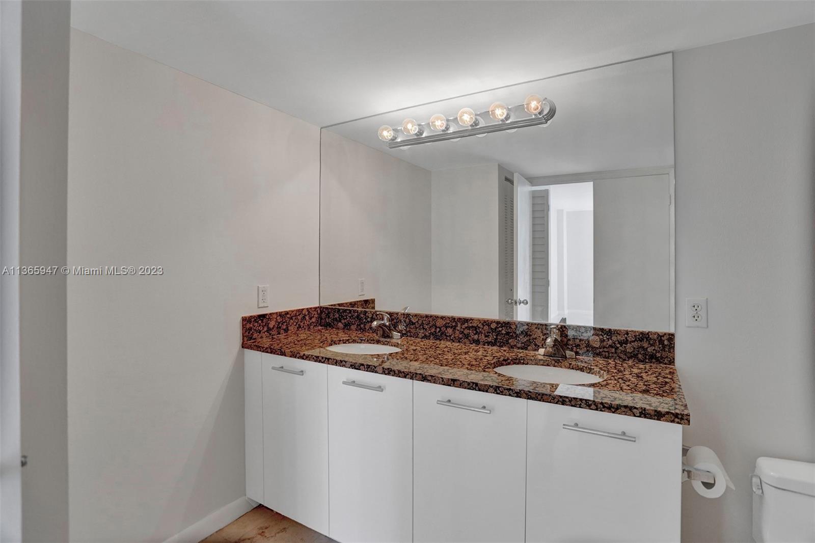 PARC CENTRAL AVENTURA SOU - Residential Lease