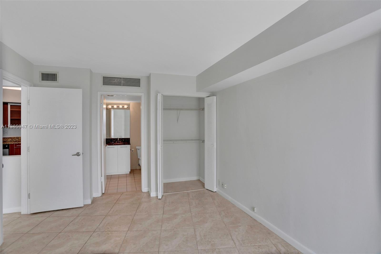 PARC CENTRAL AVENTURA SOU - Residential Lease