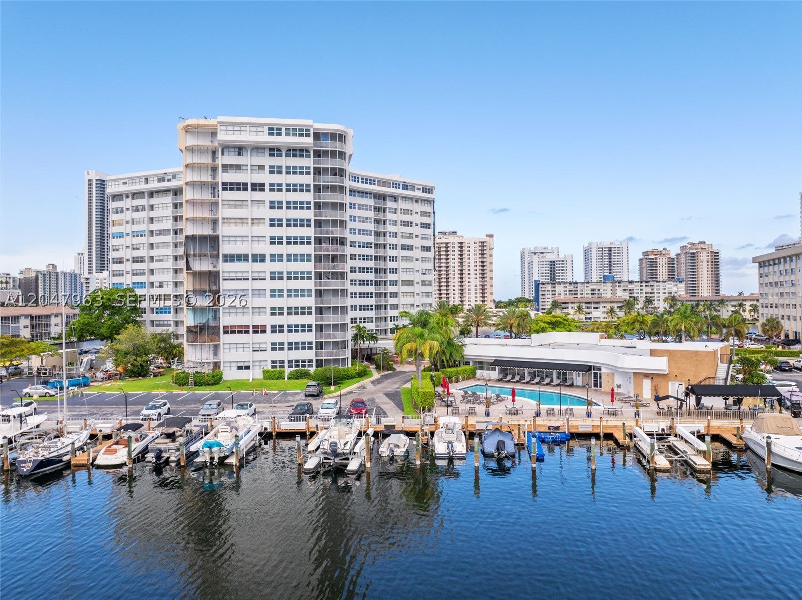 100 Golden Isles Dr 901