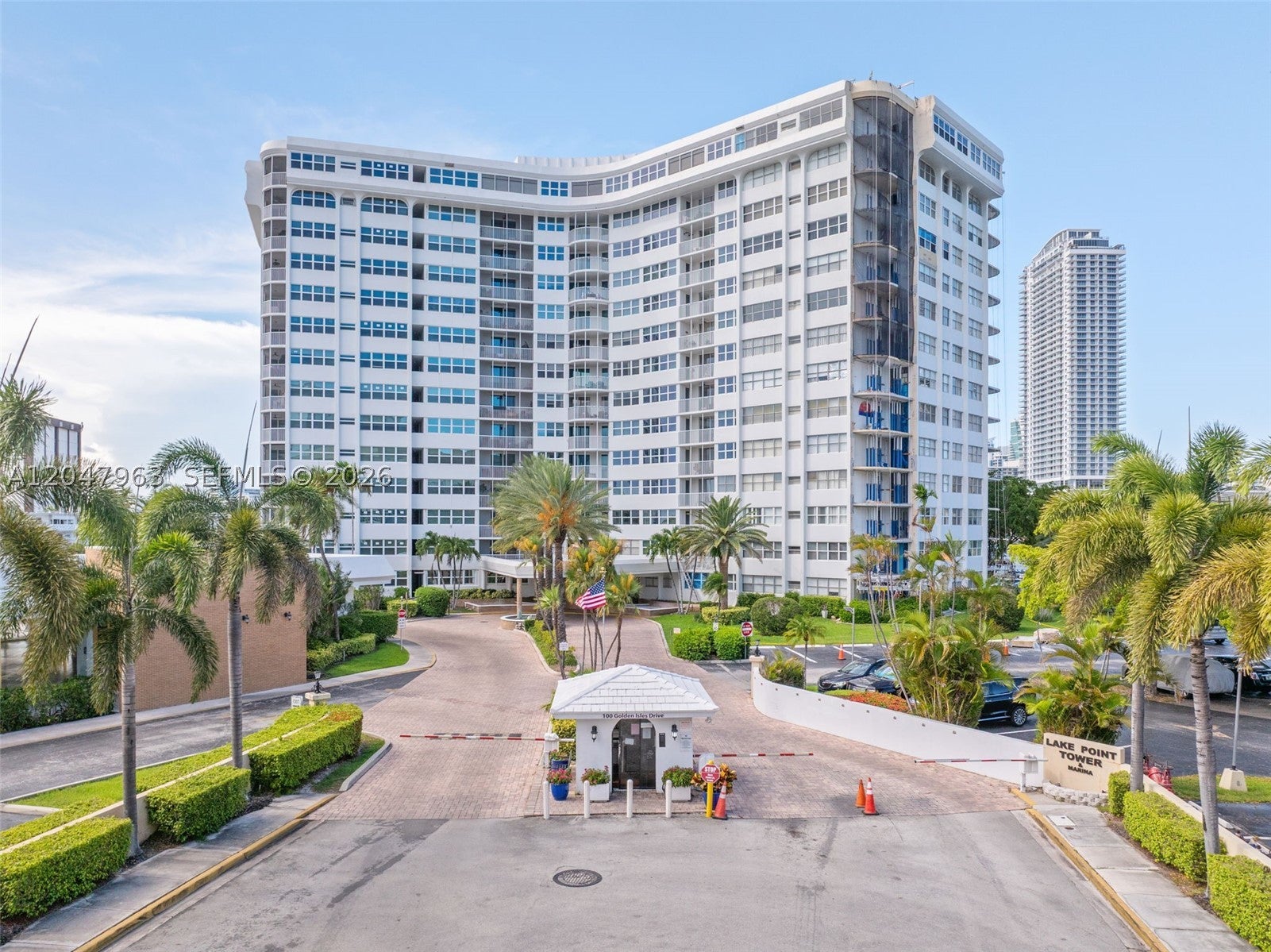 100 Golden Isles Dr 901