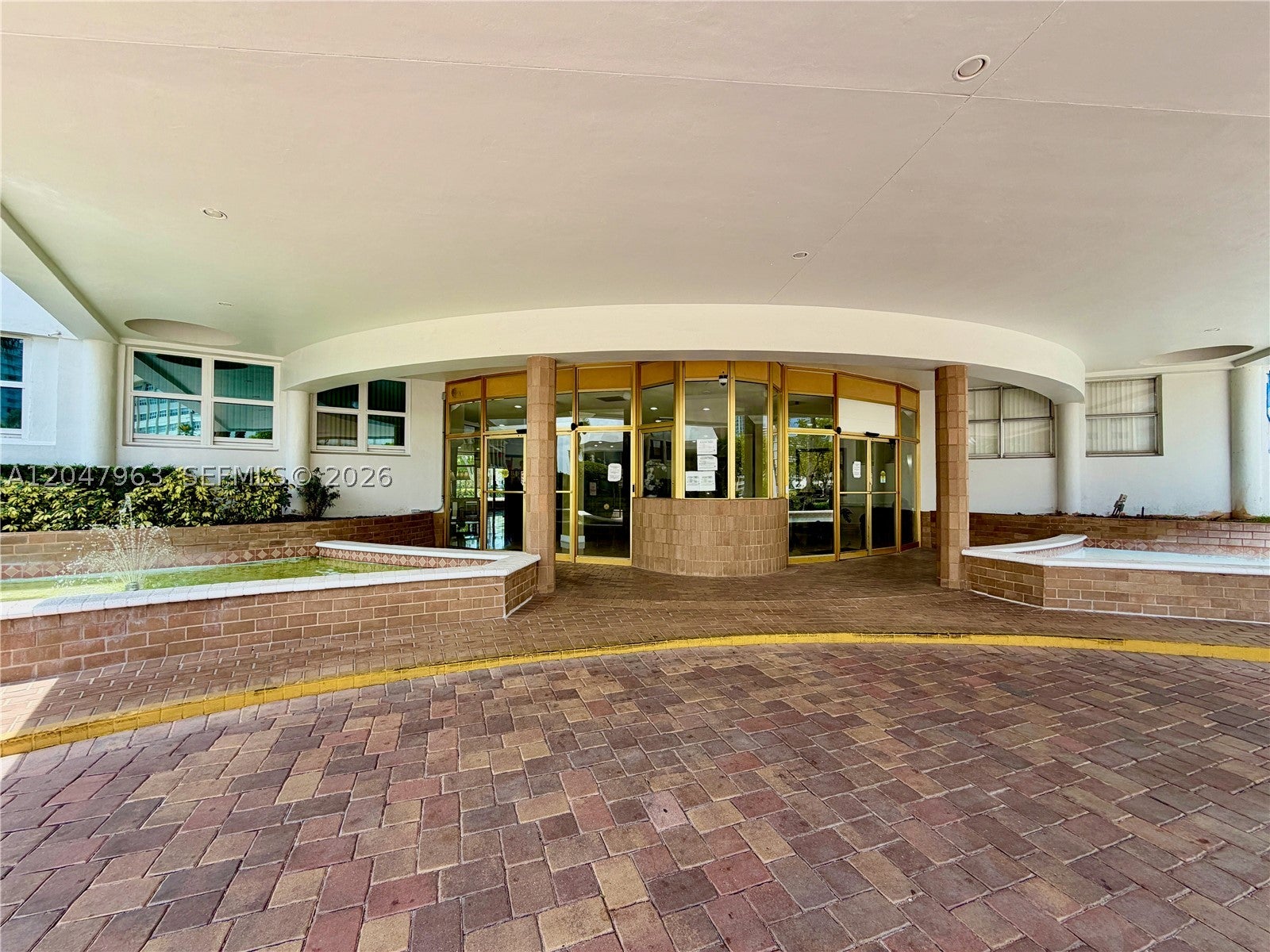 100 Golden Isles Dr 901