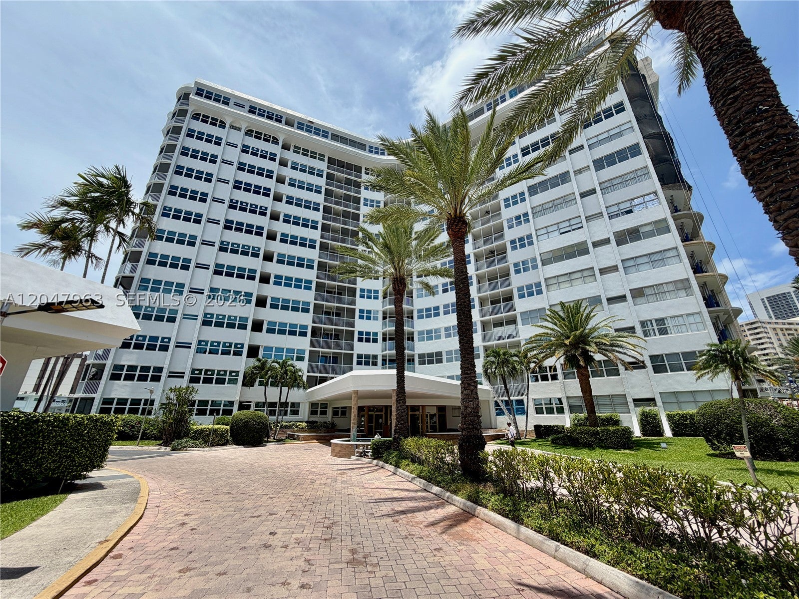 100 Golden Isles Dr 901