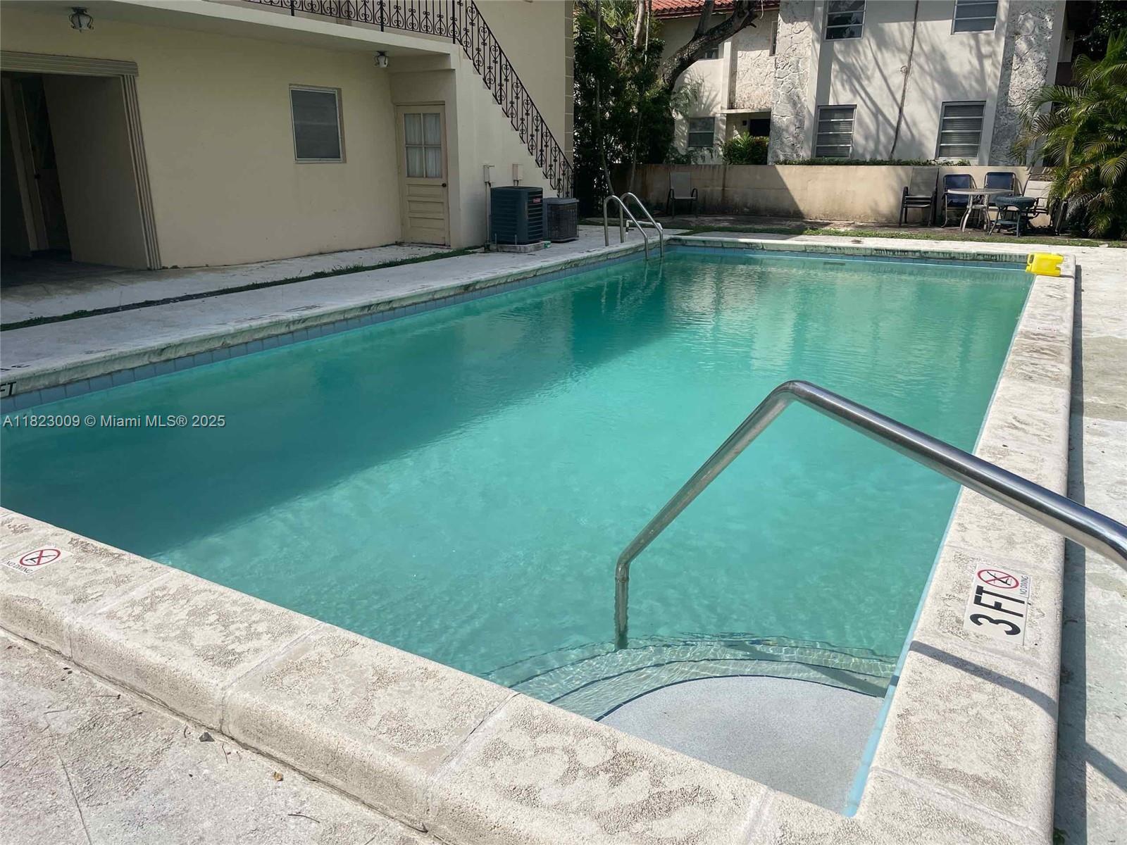 1239 Mariposa Ave 8
