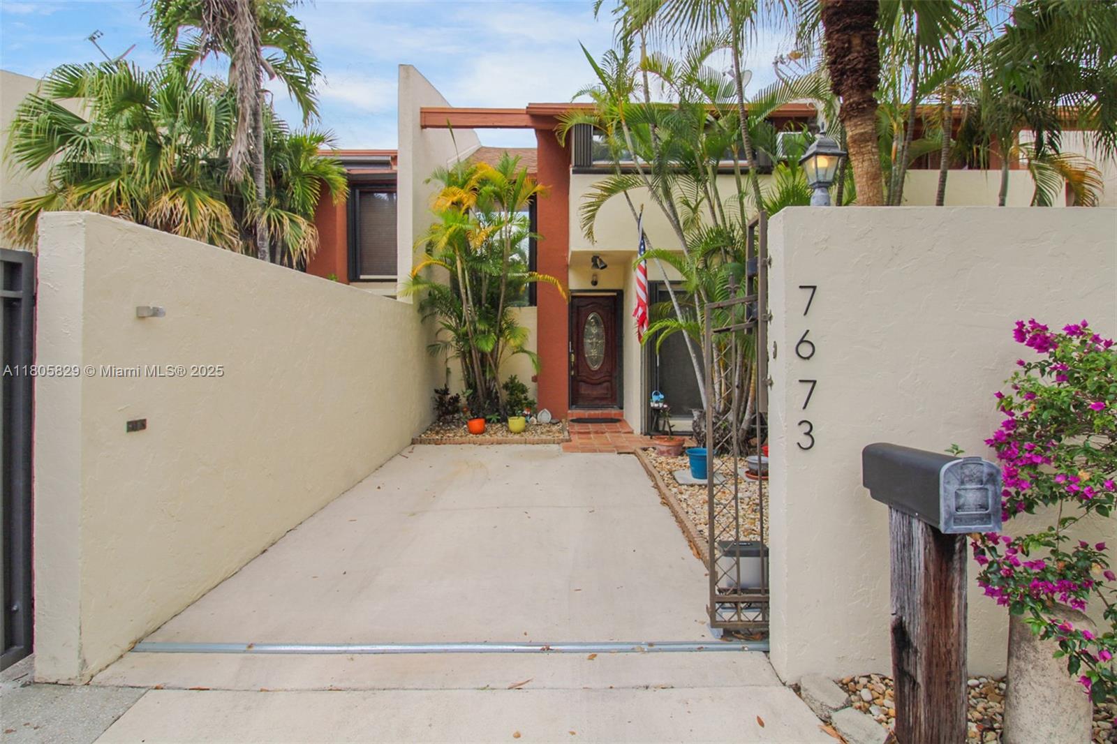 7673 Sw 103rd Pl, Miami, Broward County, Florida - 3 Bedrooms  
3 Bathrooms - 