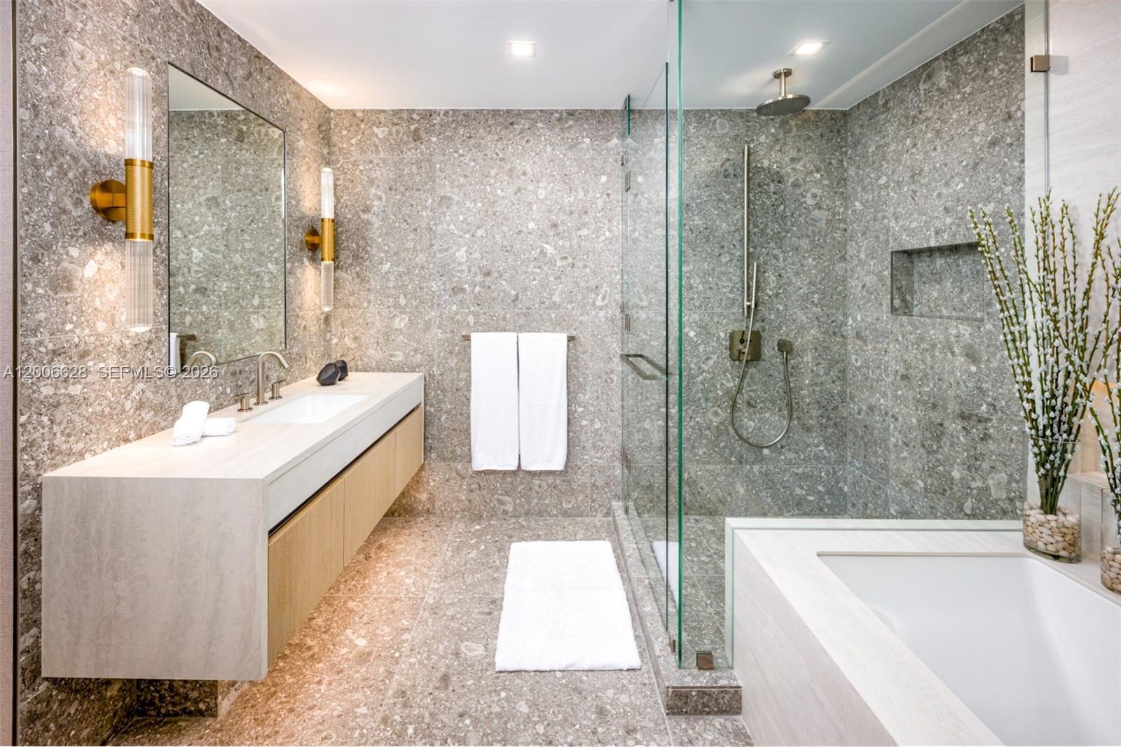 900 N Ocean Blvd 106