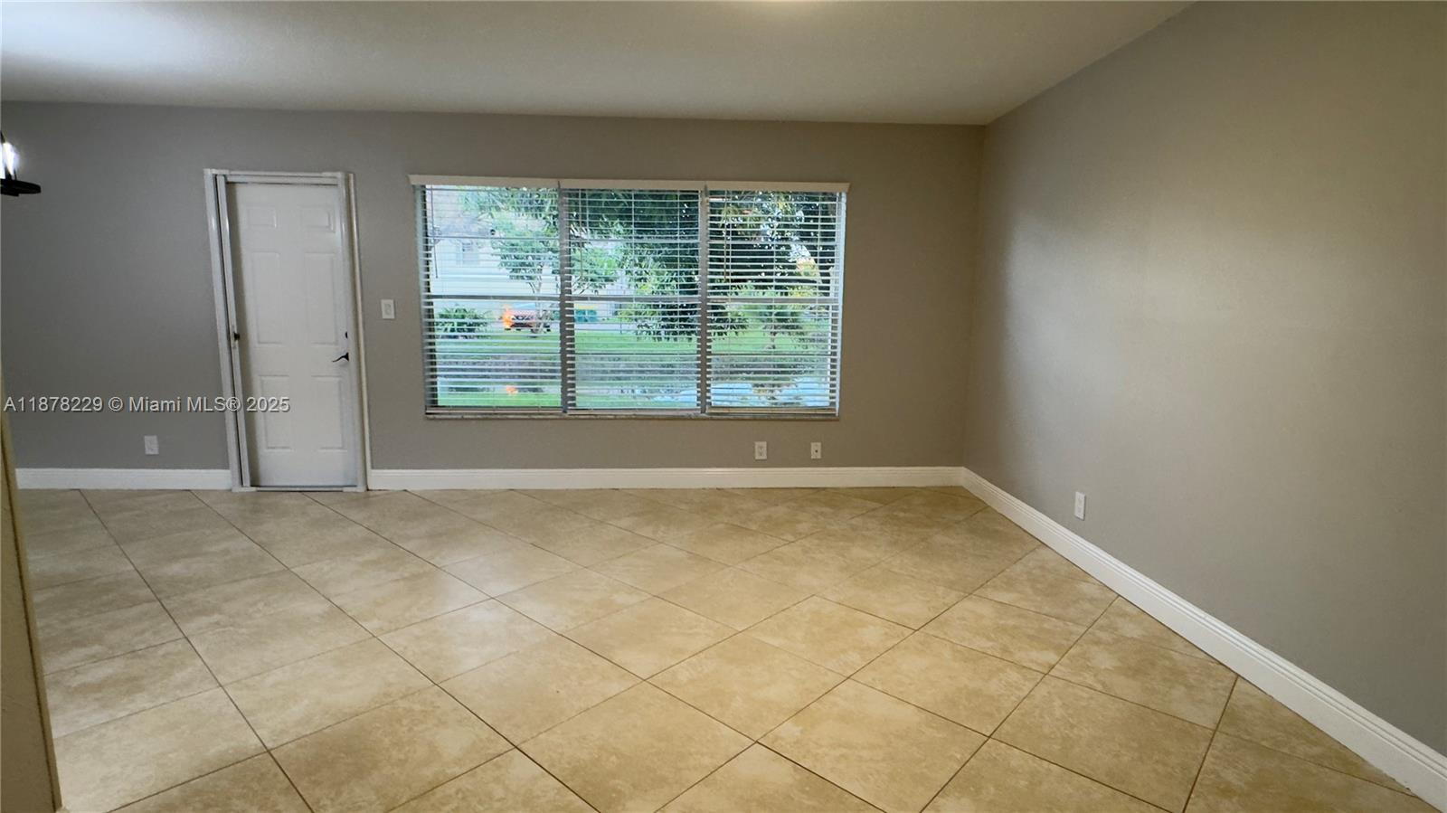 COLONIES CONDO - Residential