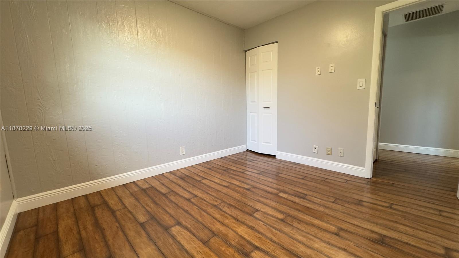 COLONIES CONDO - Residential