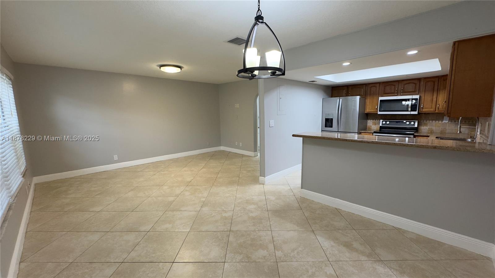 COLONIES CONDO - Residential