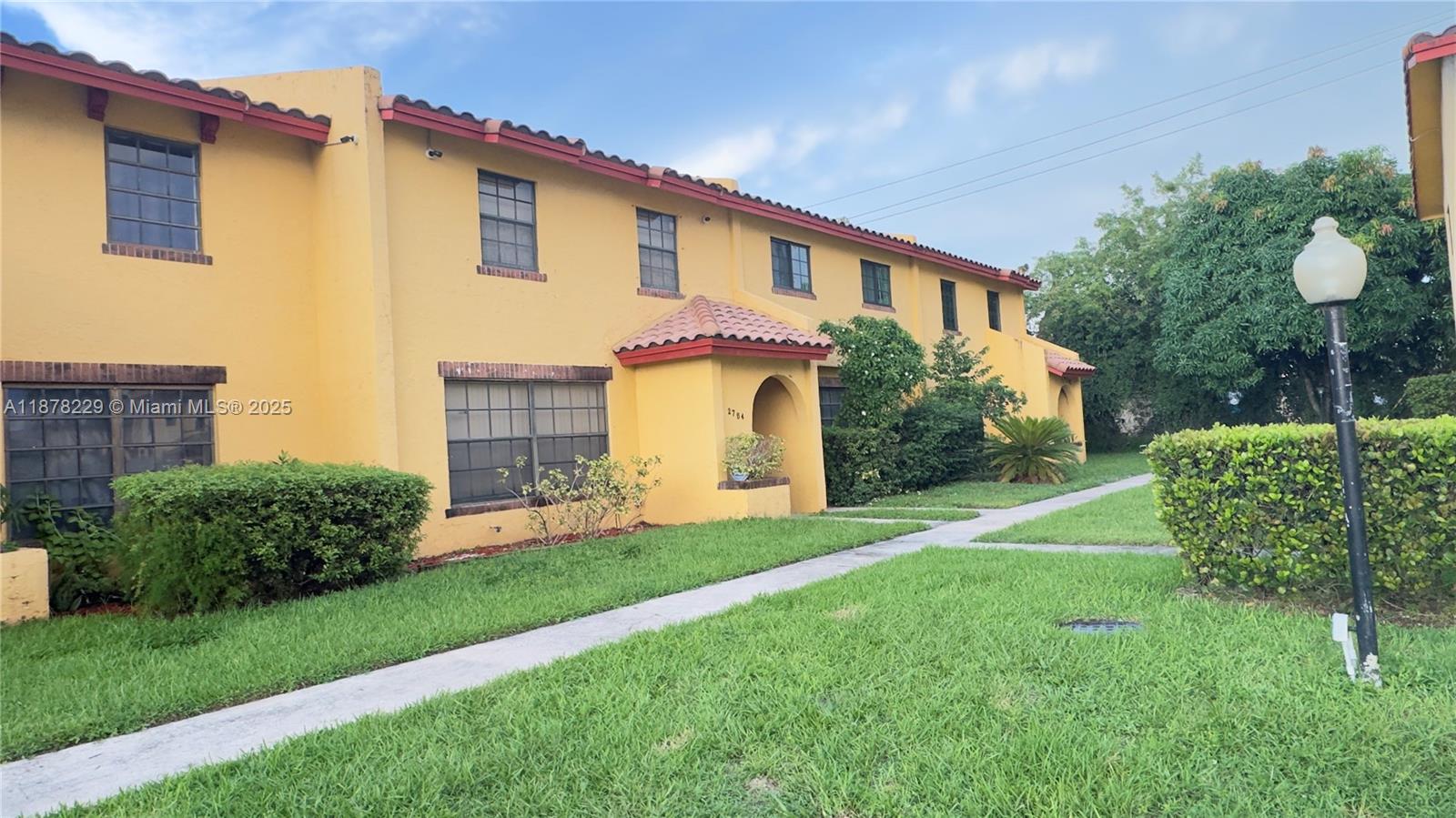 COLONIES CONDO - Residential