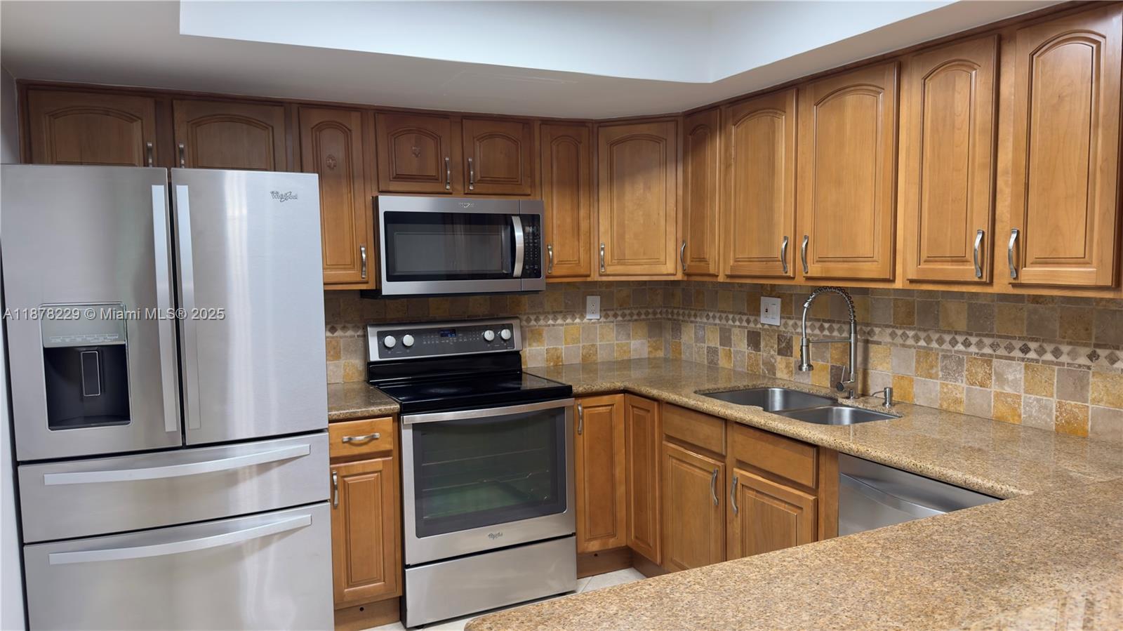 COLONIES CONDO - Residential