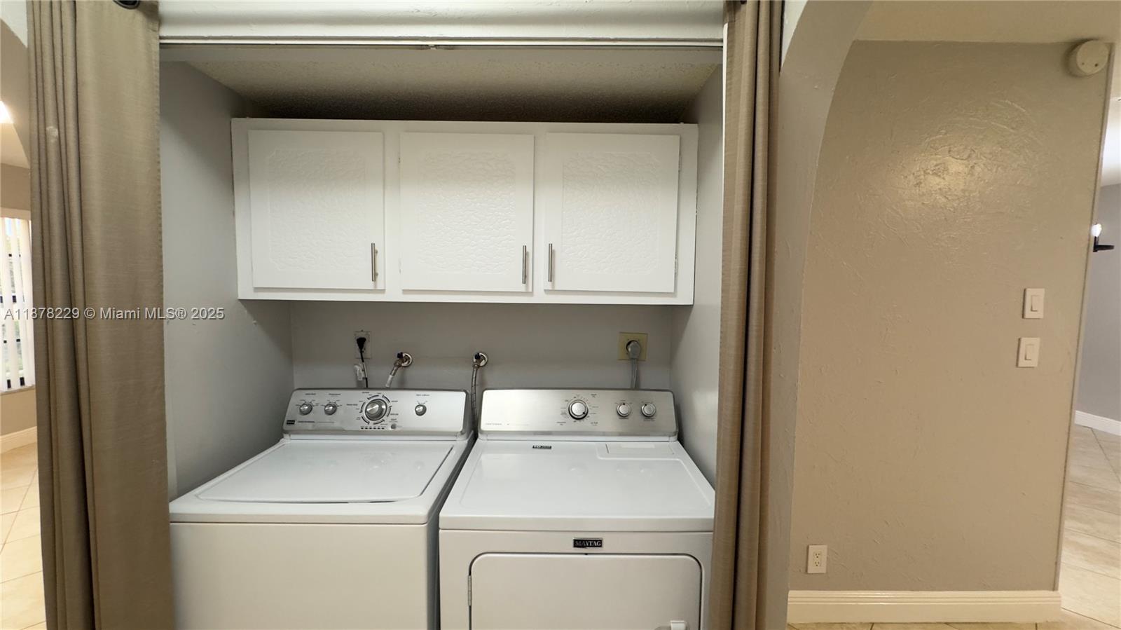 COLONIES CONDO - Residential