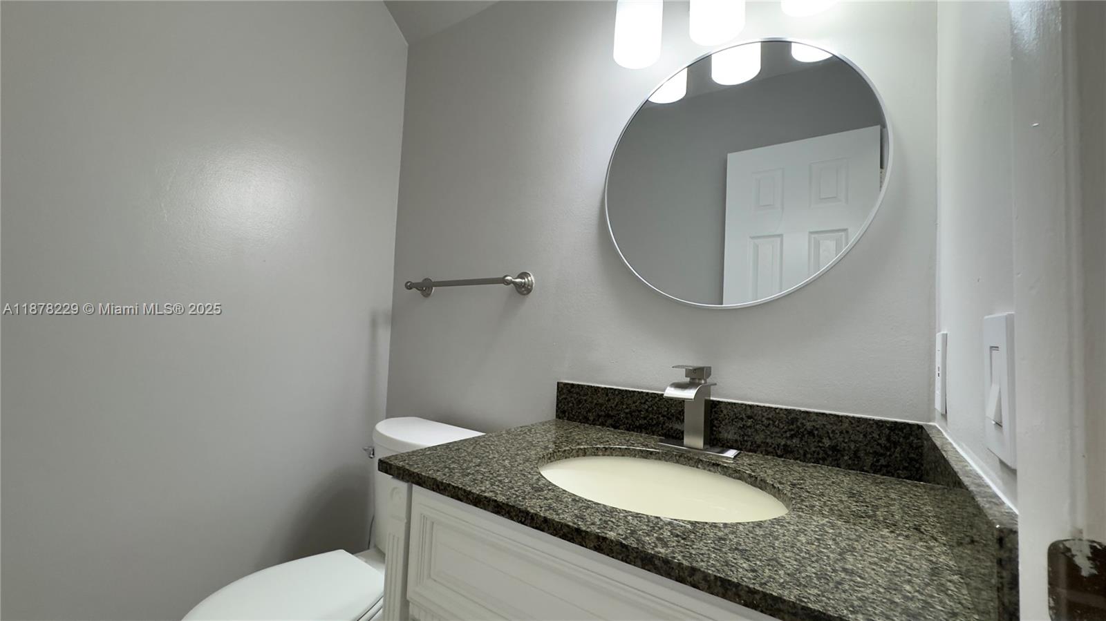 COLONIES CONDO - Residential